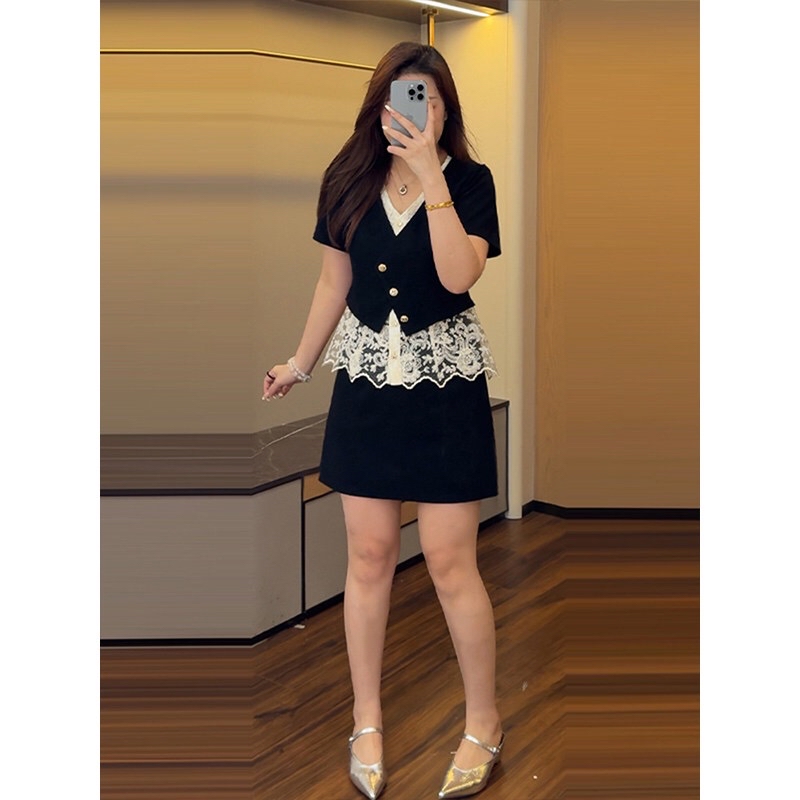B166(16716+16622短) 短款法式小香风假两件V领斜排钮拼下摆蕾丝上衣与短裙黑套装