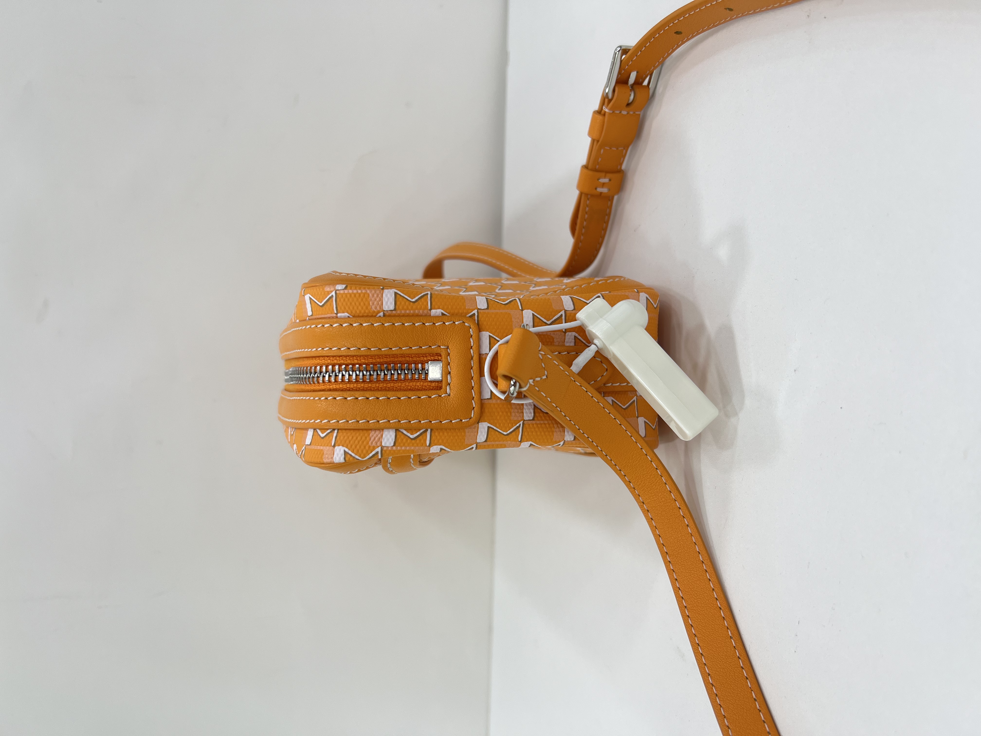 直播貨品 |  [1個-$100 2個-$300］E19