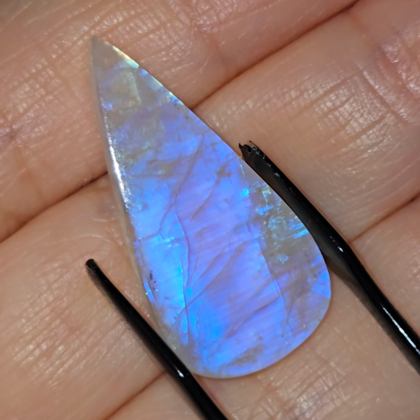 Purple-tinted blue flash moonstone from India - MS4