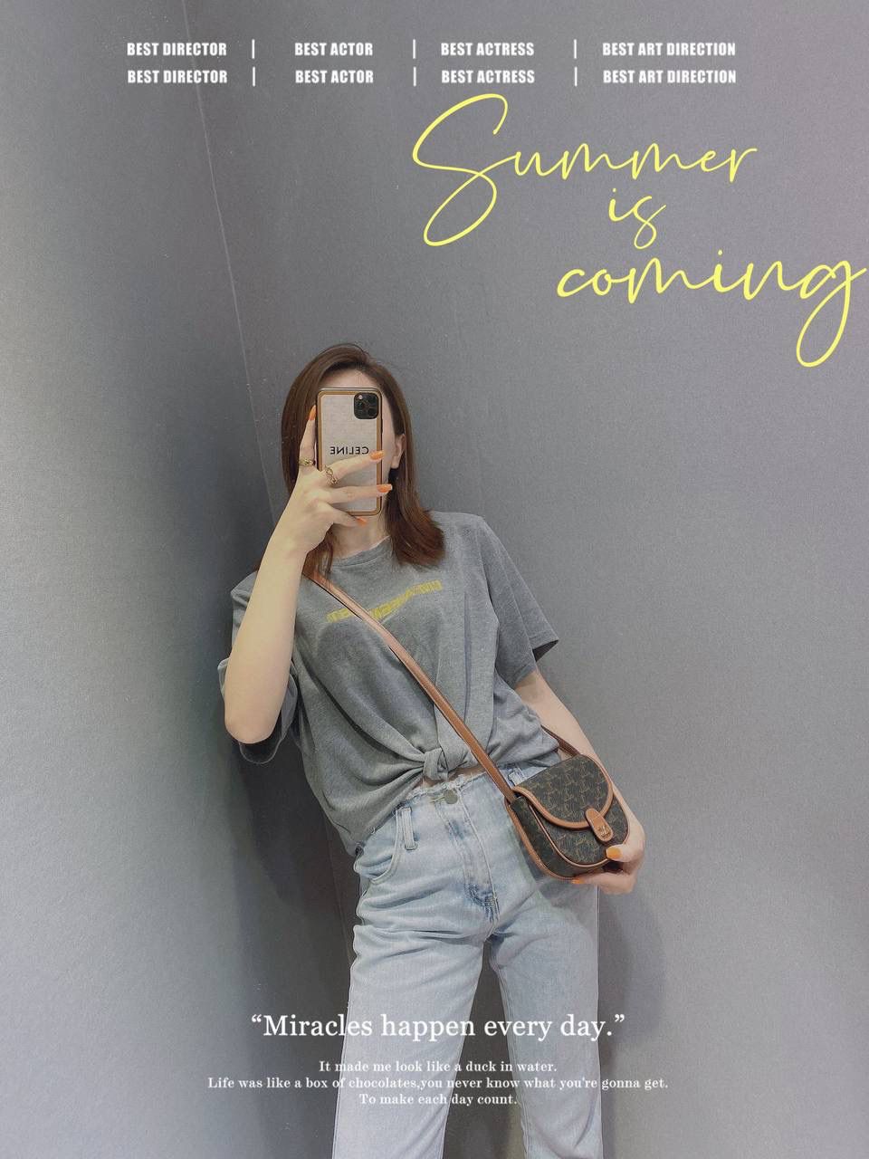 🔥大货实拍图 𝗖𝗘𝗟𝗜𝗡𝗘♥𝗧𝗥𝗜𝗢𝗠𝗣𝗛𝗘 𝗖𝗔𝗡𝗩𝗔𝗦 𝗕𝗘𝗦𝗔𝗖𝗘 嗨～复古老花yyds新草报道～圆滚滚的小马鞍很是讨喜🤩～ 型号：196702 尺寸：15*11*4cm 关于放手机这个问题，iphone 12 pro妥妥的放得下哦！还可以再放下卡包钥匙！话说现在姐妹们的手机大多都是捏在手上的吧😂所以更不成问题啦～