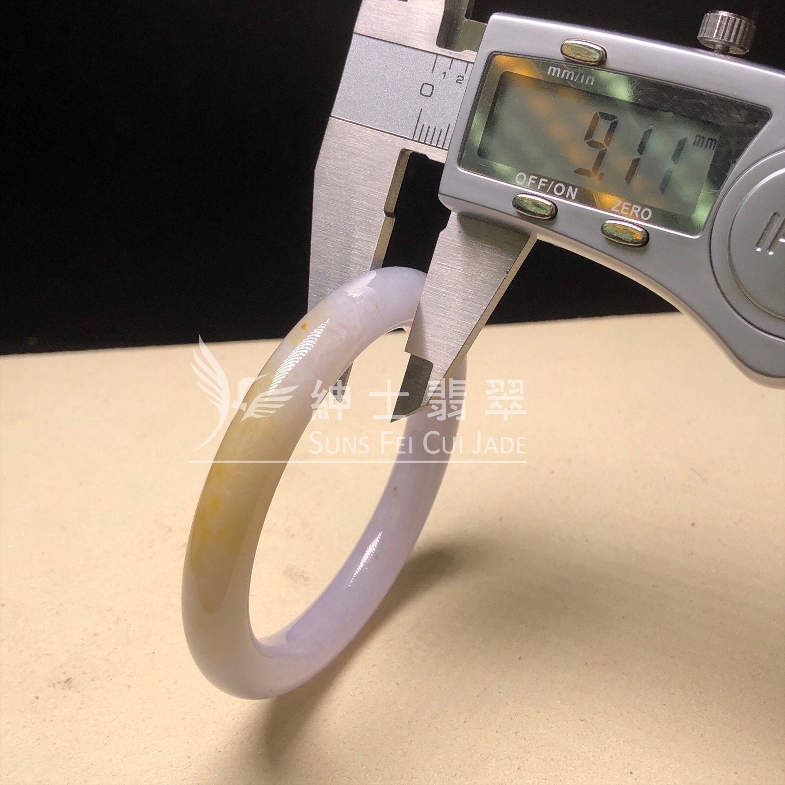YM00207 木那姐堆帶翡色圓鐲52.7mm 