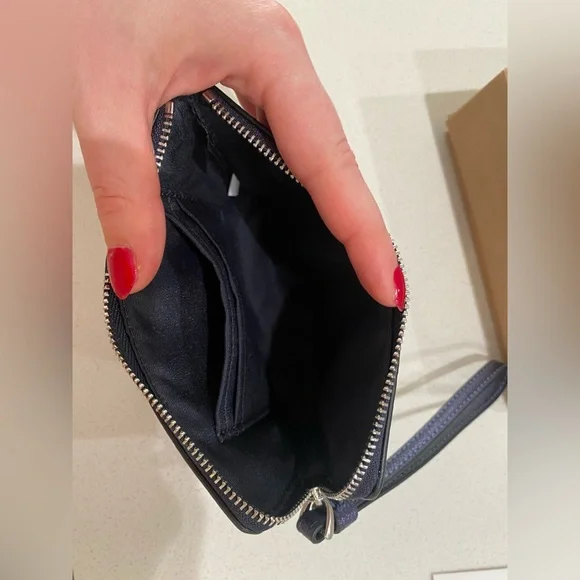 香港現貨-Coach wristlet (Silver/Blue/Navy) 