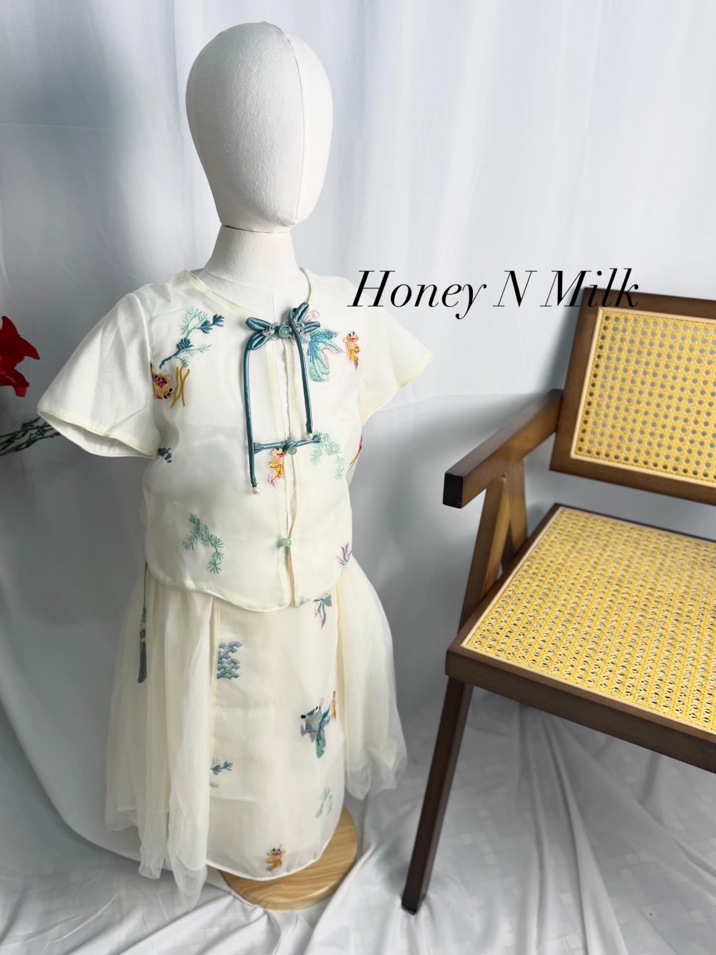 Fish Embroidery Chinese Set Wear