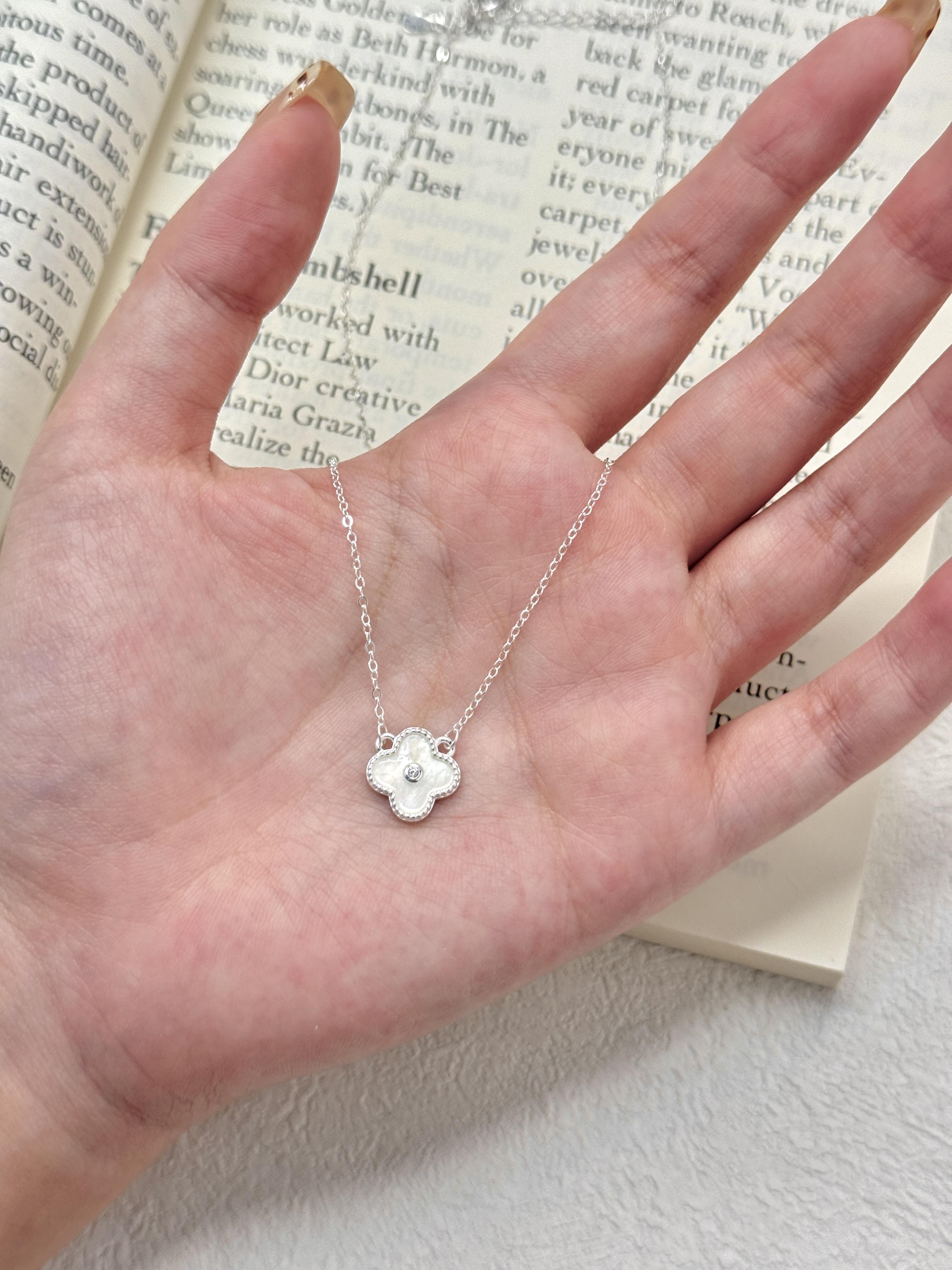 白贝母四叶草项链