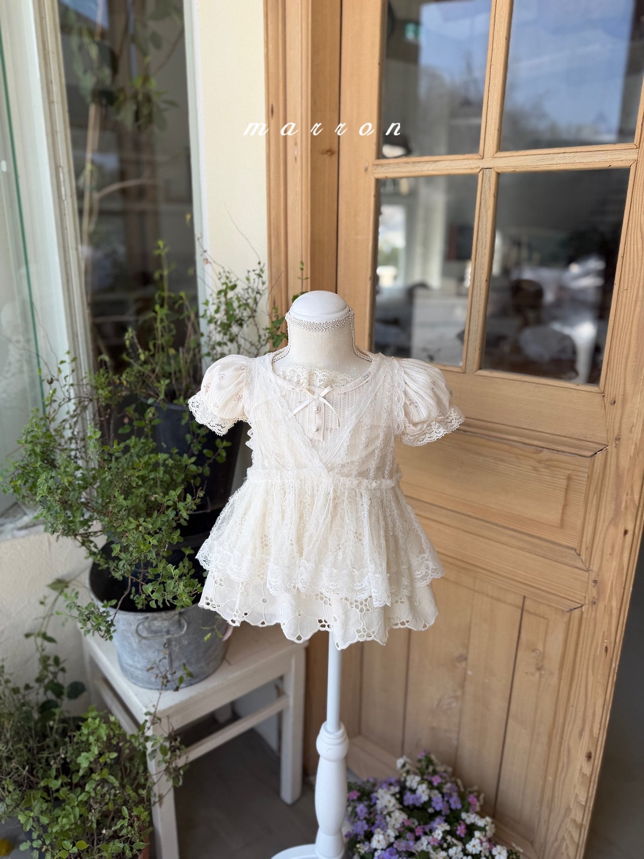 ☀️預訂 韓國直送☀️🇰🇷Marron兩色絲帶花卉蕾絲半截短裙