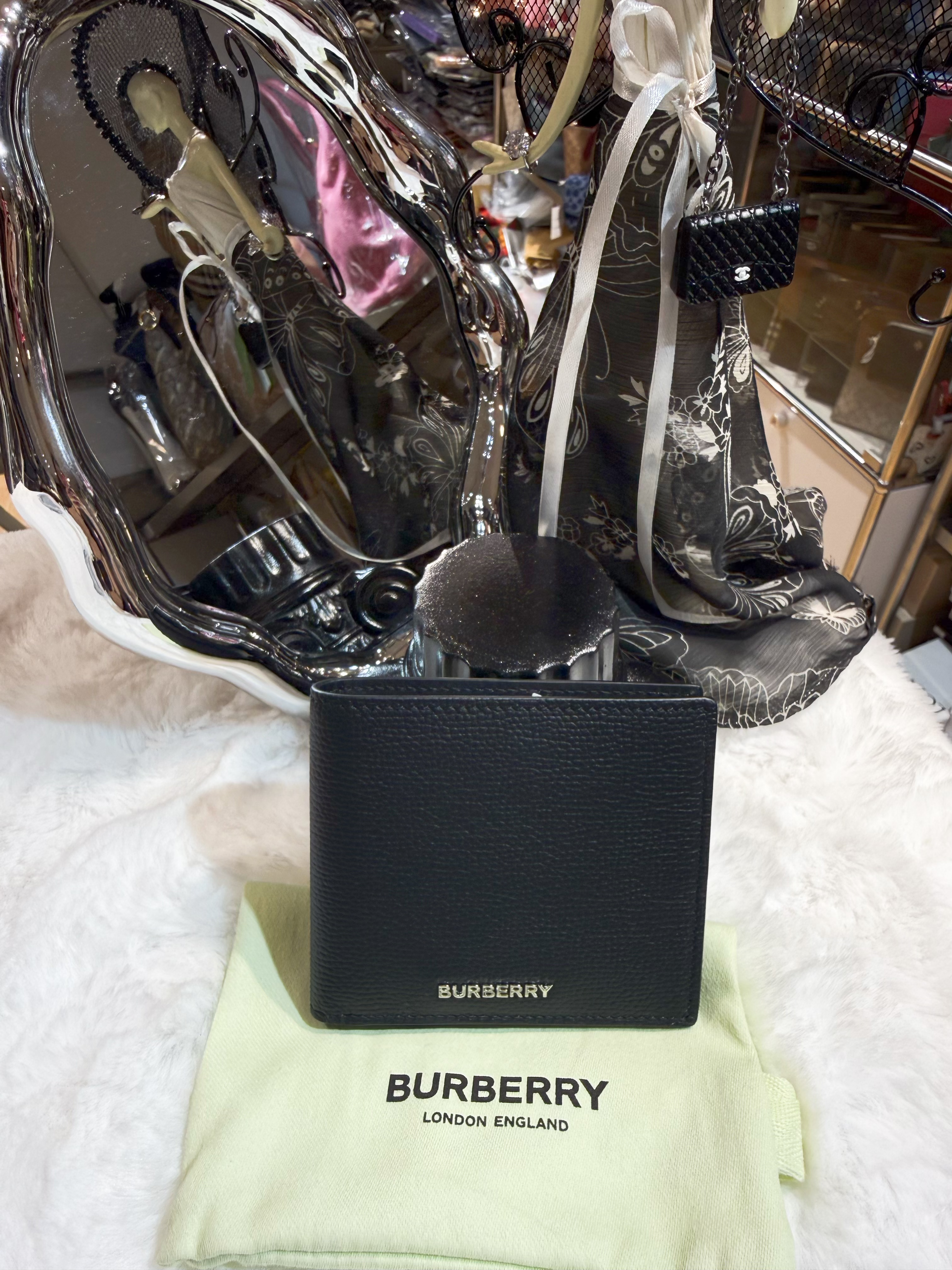 Burberry bi fold wallet 738/blk/S