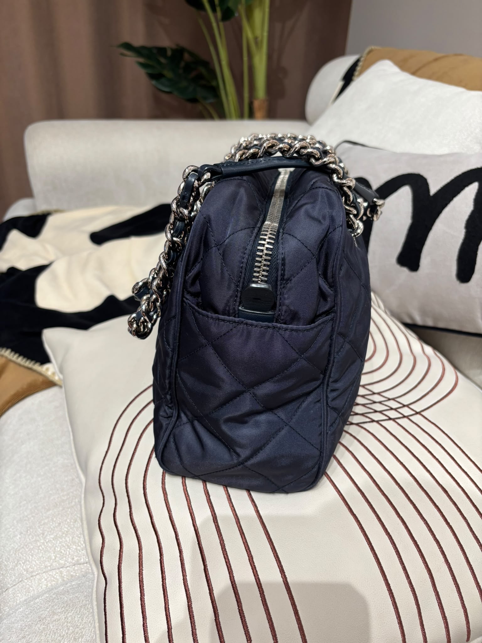 PRADA nylon shoulder  bag navy 100%Authentic, 95%new ✅Dust bag