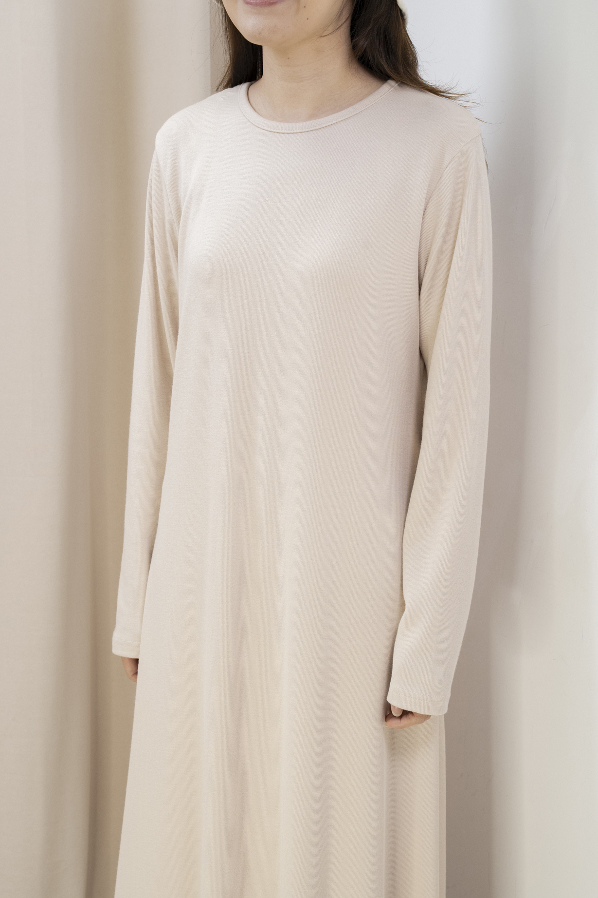 柔軟針織長版連身裙（杏色）