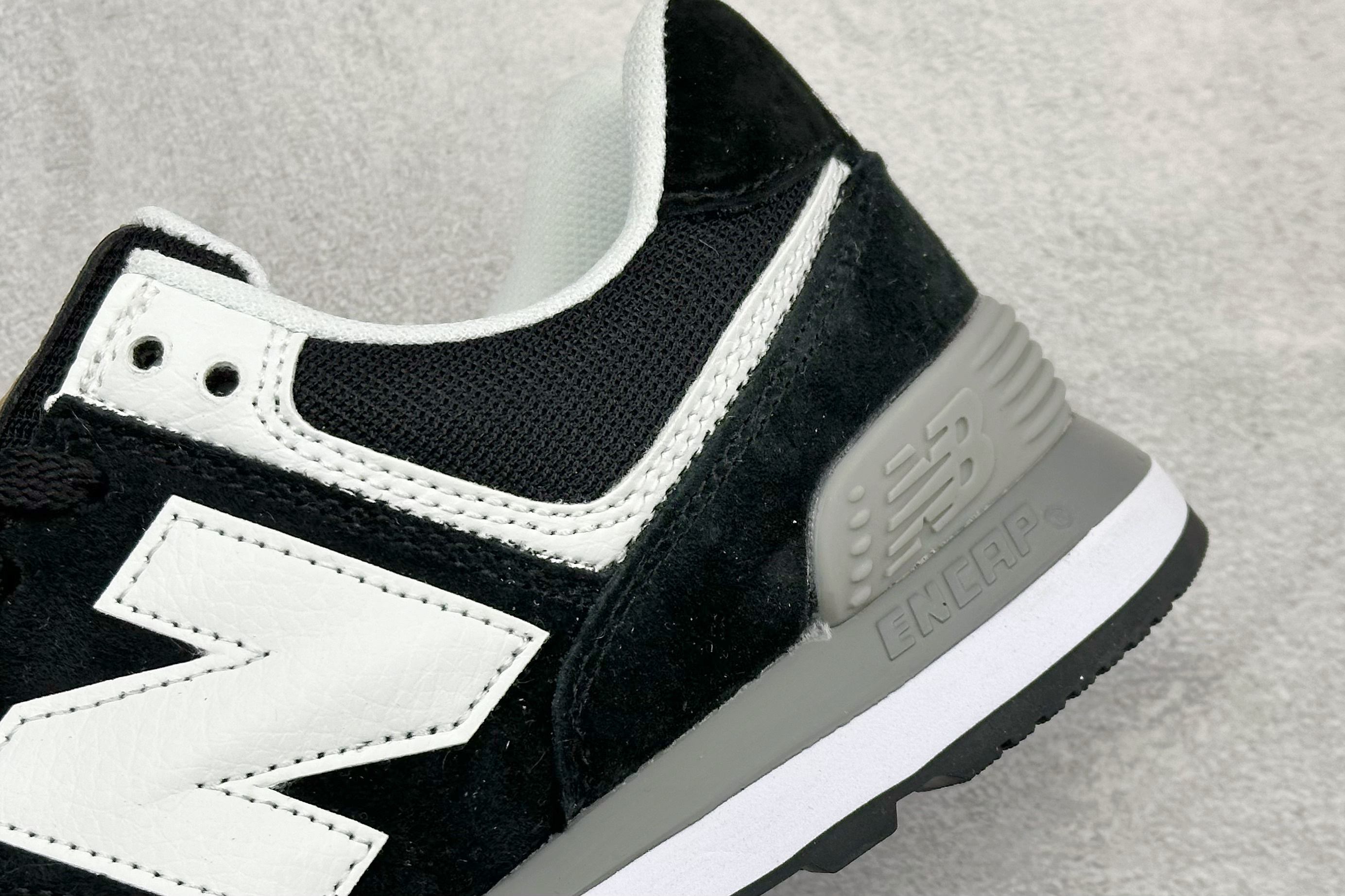 New Balance 574 ML574UC