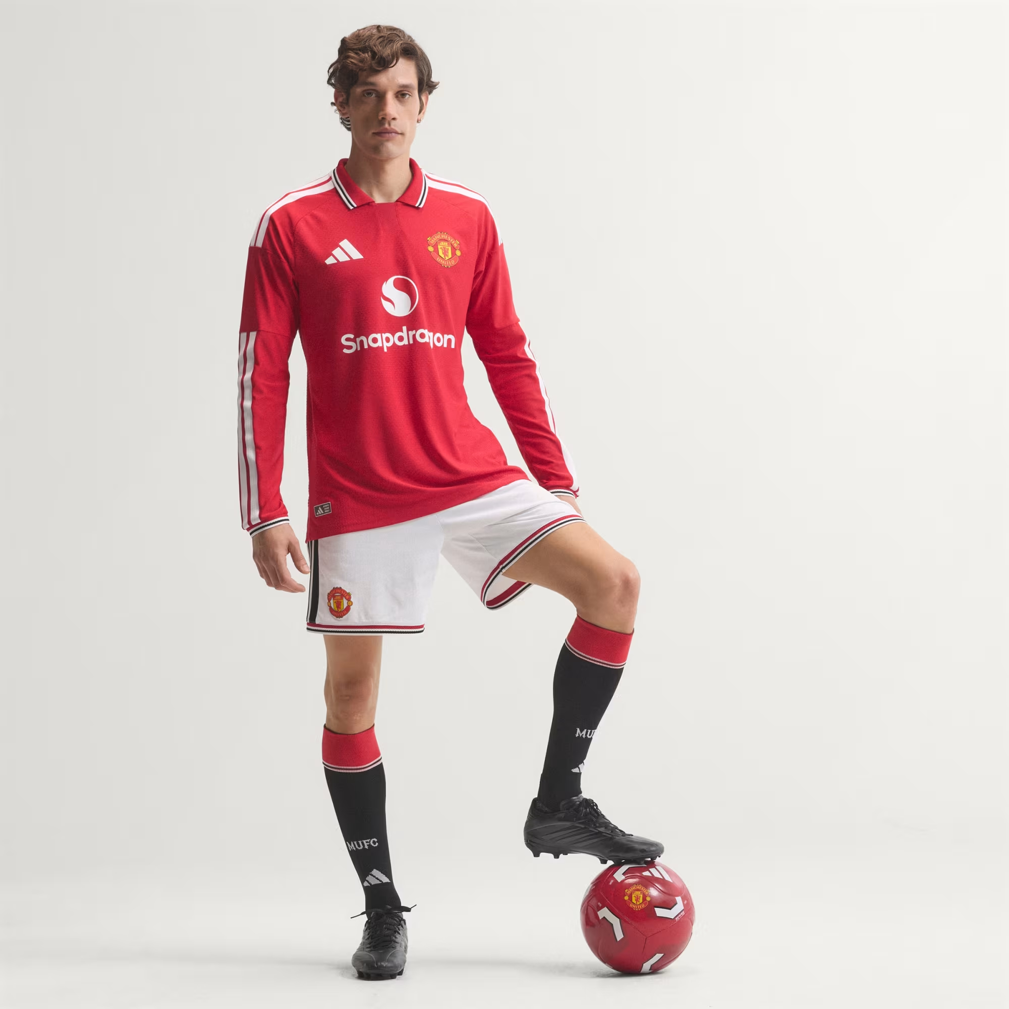 重現七十年代紅魔榮光 Adidas Manchester United 曼聯 2026-27 主場長袖球員版球衣 (可加印字章) KC4803