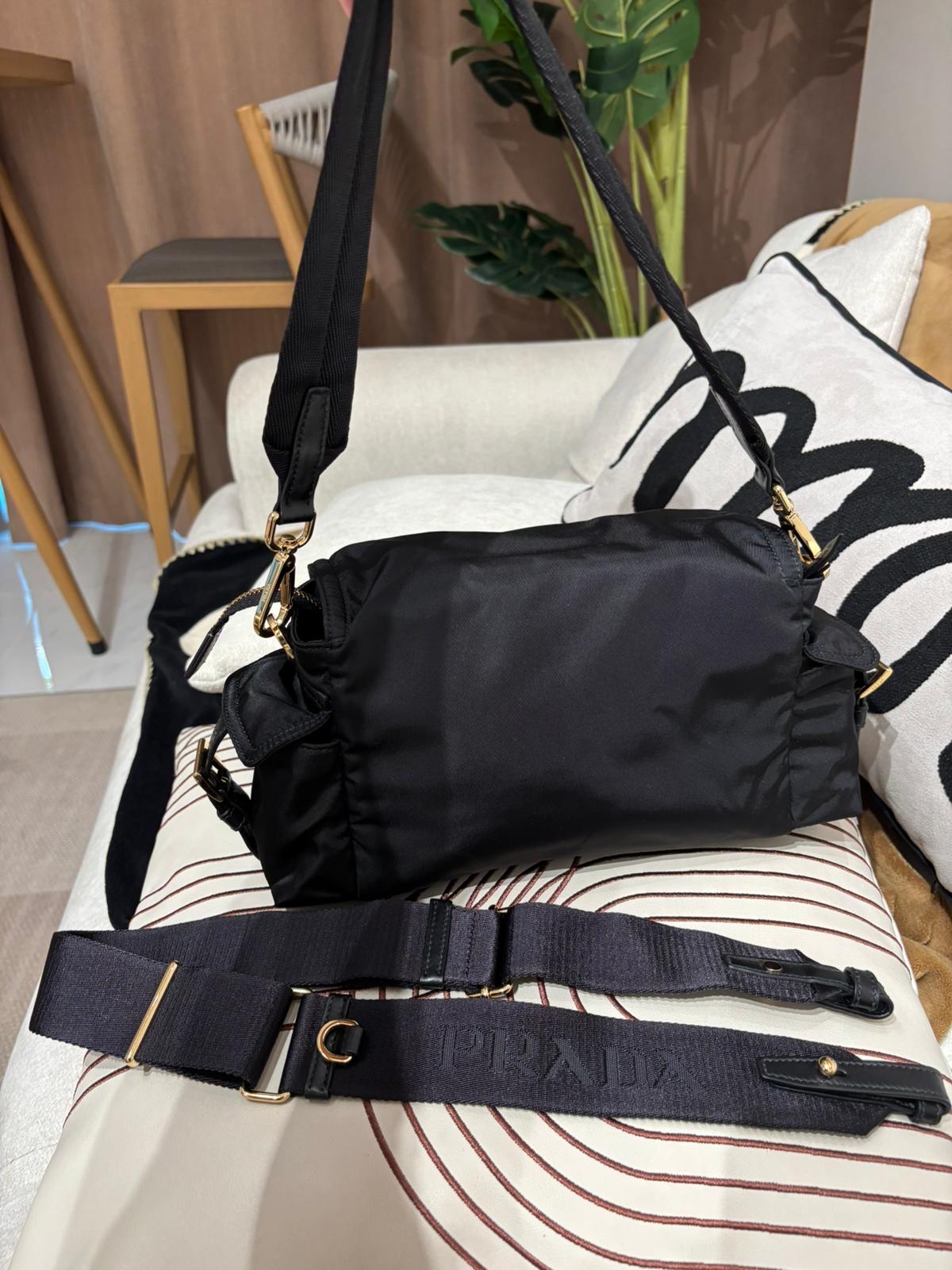 PRADA Re-Nylon Explore pm Shoulder Bag  100%Authentic, 98%new ✅dust bag 