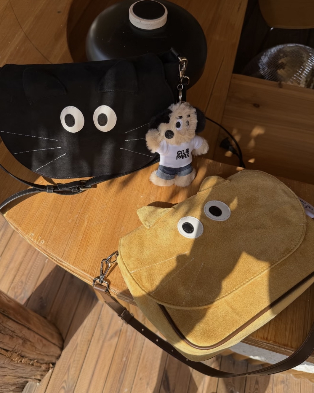 軟糯黑貓與橘貓絨感斜孭袋