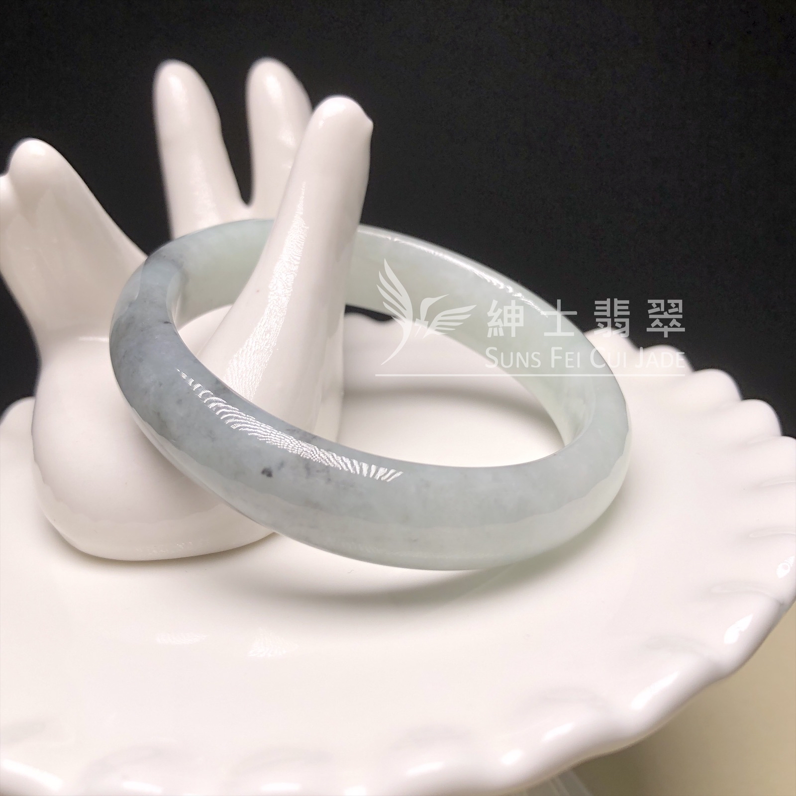 烏雞淡綠貴妃鐲49.3 YM00251