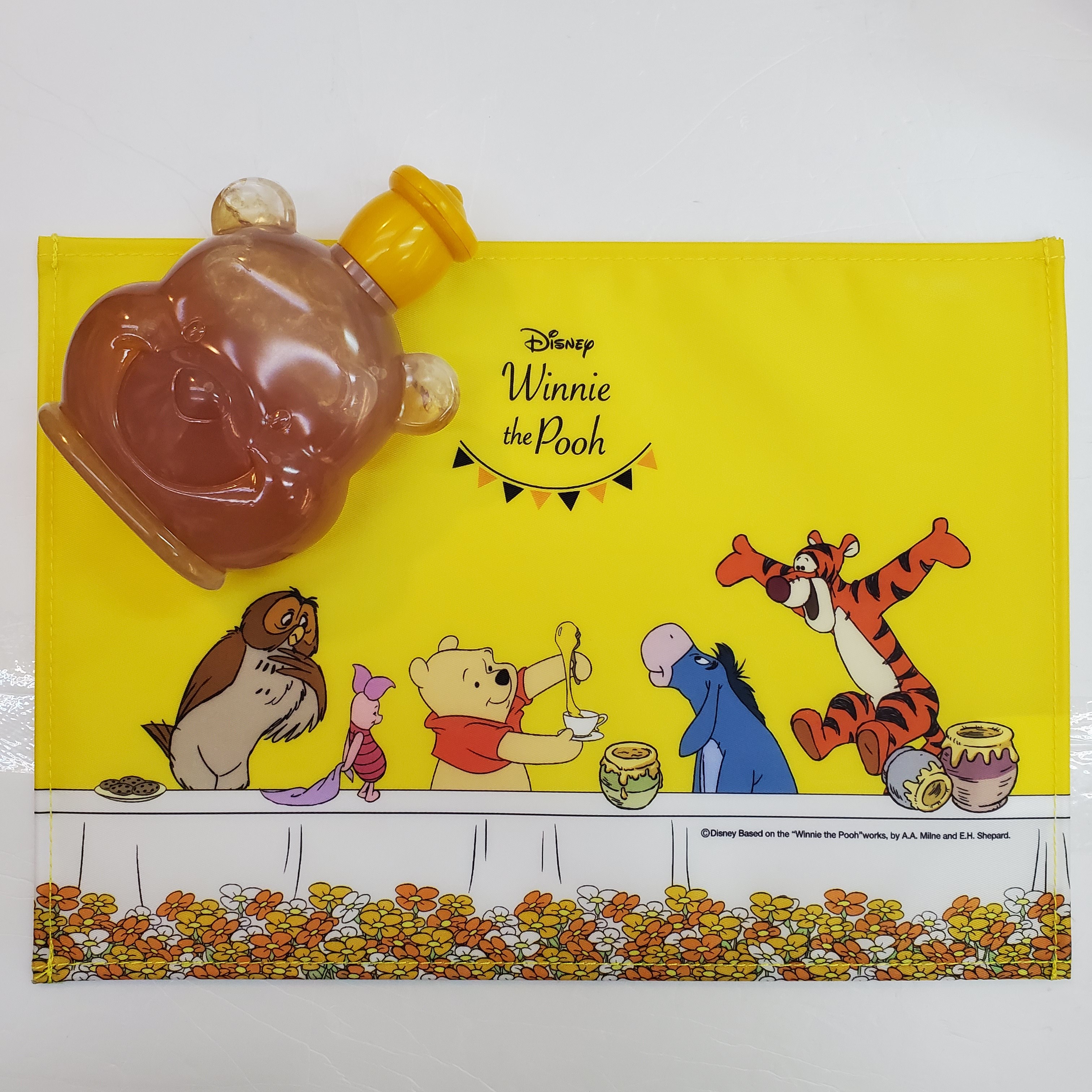 [現貨] [日本直送] 小熊維尼枱墊 {TF201113}