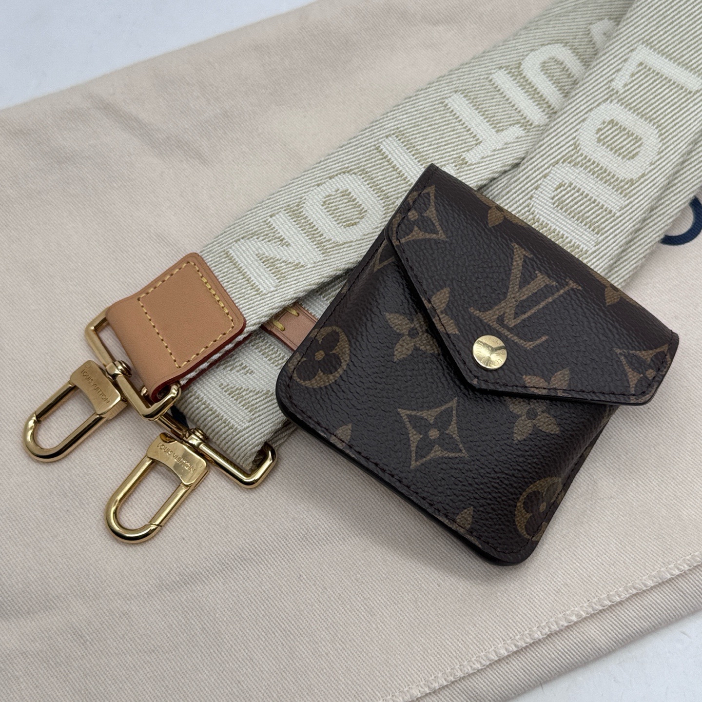 Pre-Owned LV Utility Crossbody / Product Code: 26051706