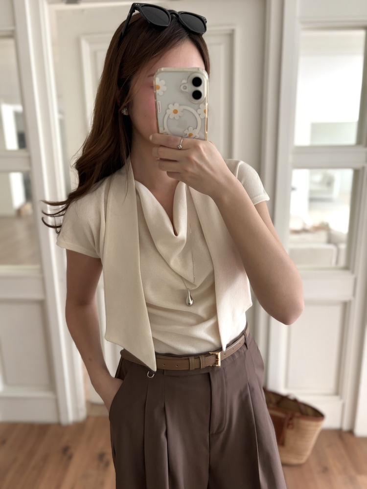 The Daily Tie Detail Top (Cream)