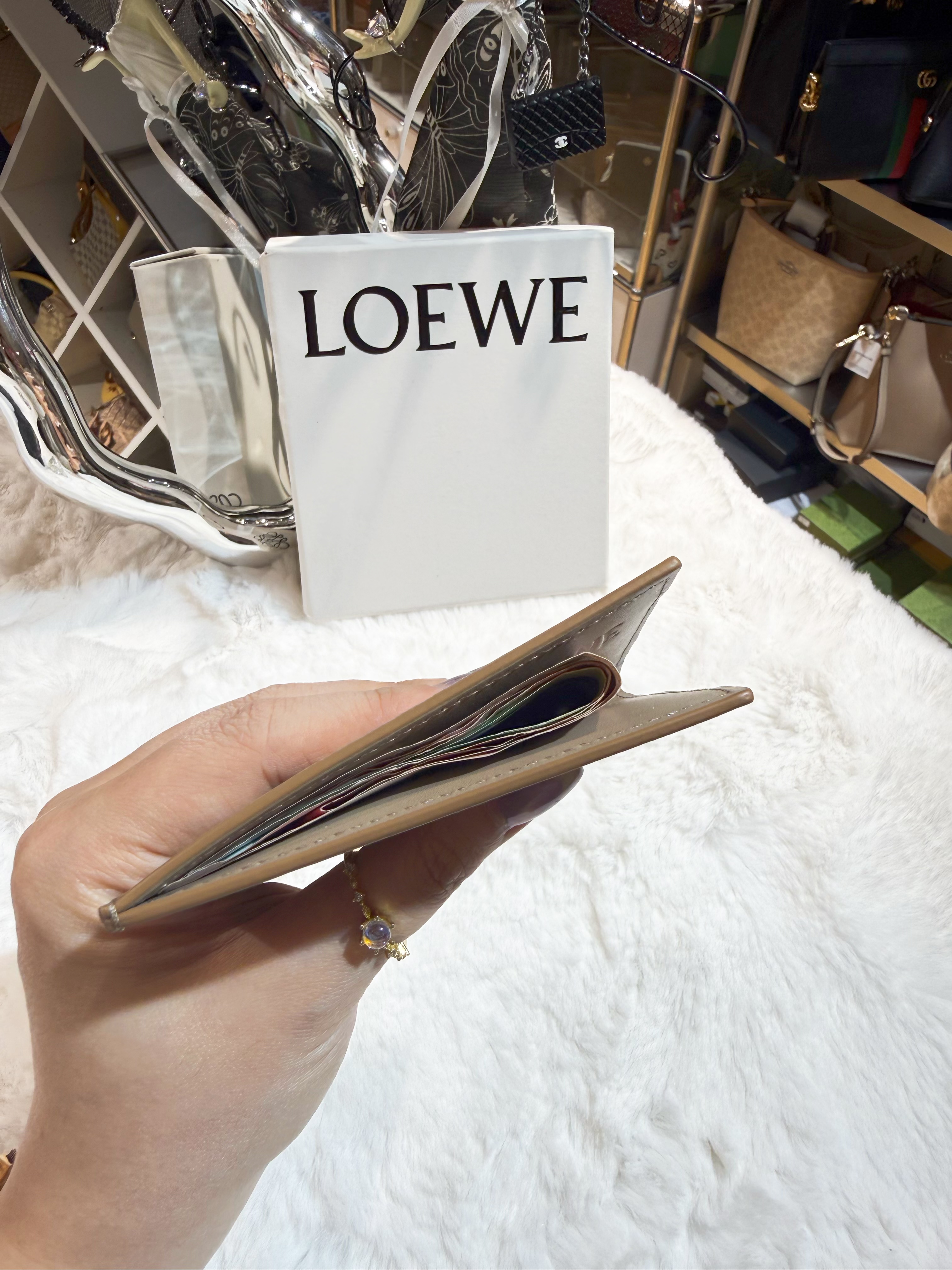 Loewe open card holder sand