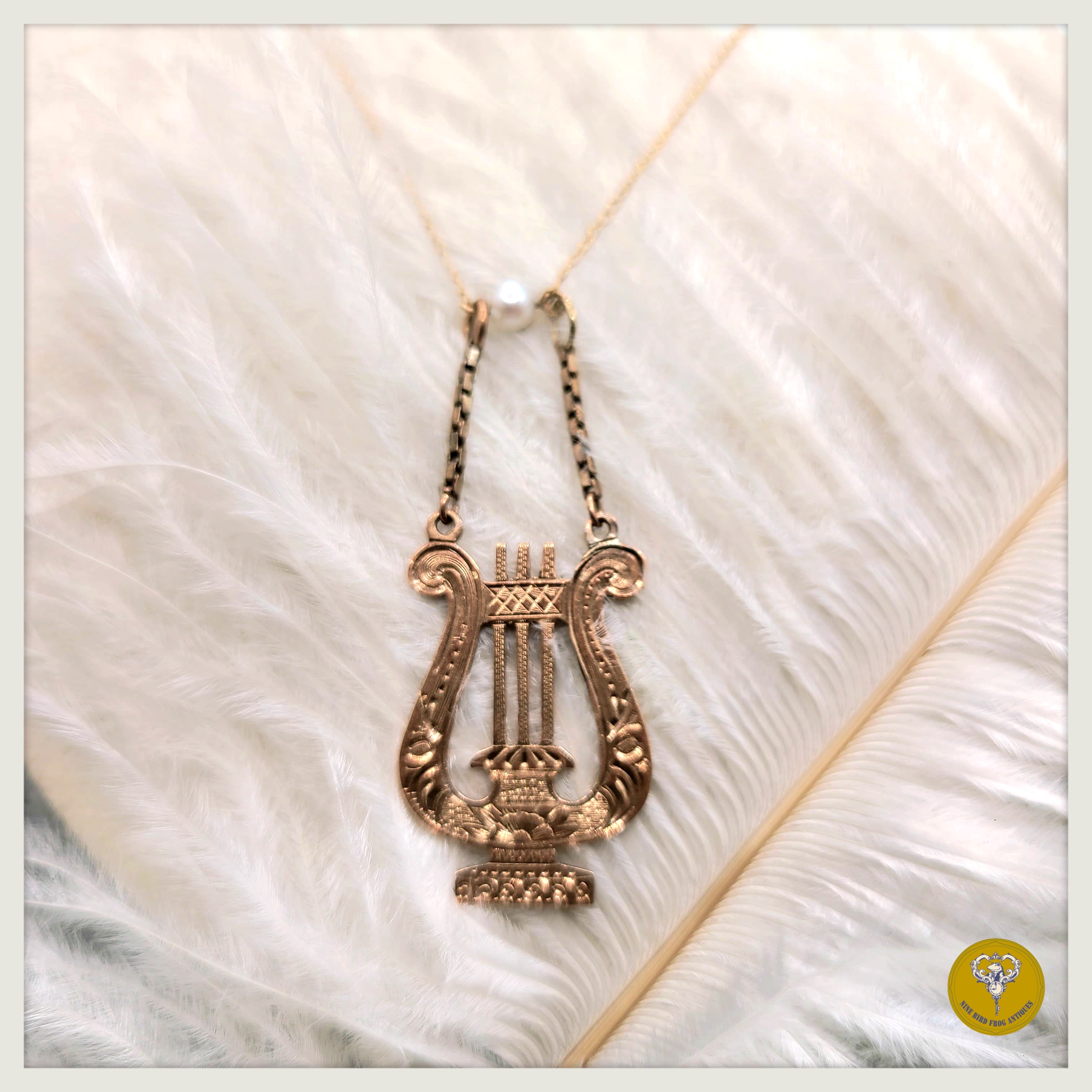 維多利亞時代14K金里拉琴吊咀及10K金珍珠頸鍊