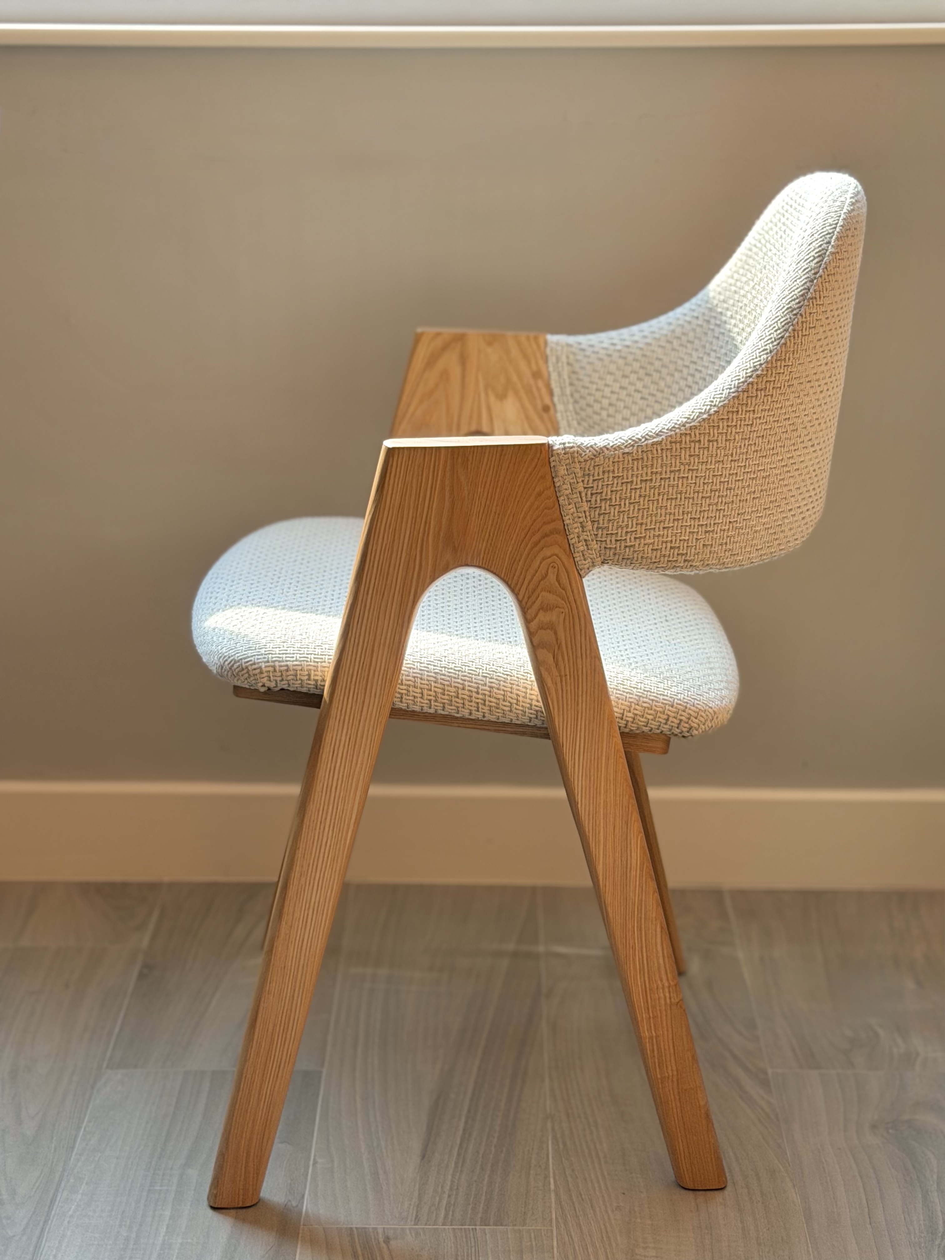 陳列品清貨 TAI Arm Chair 