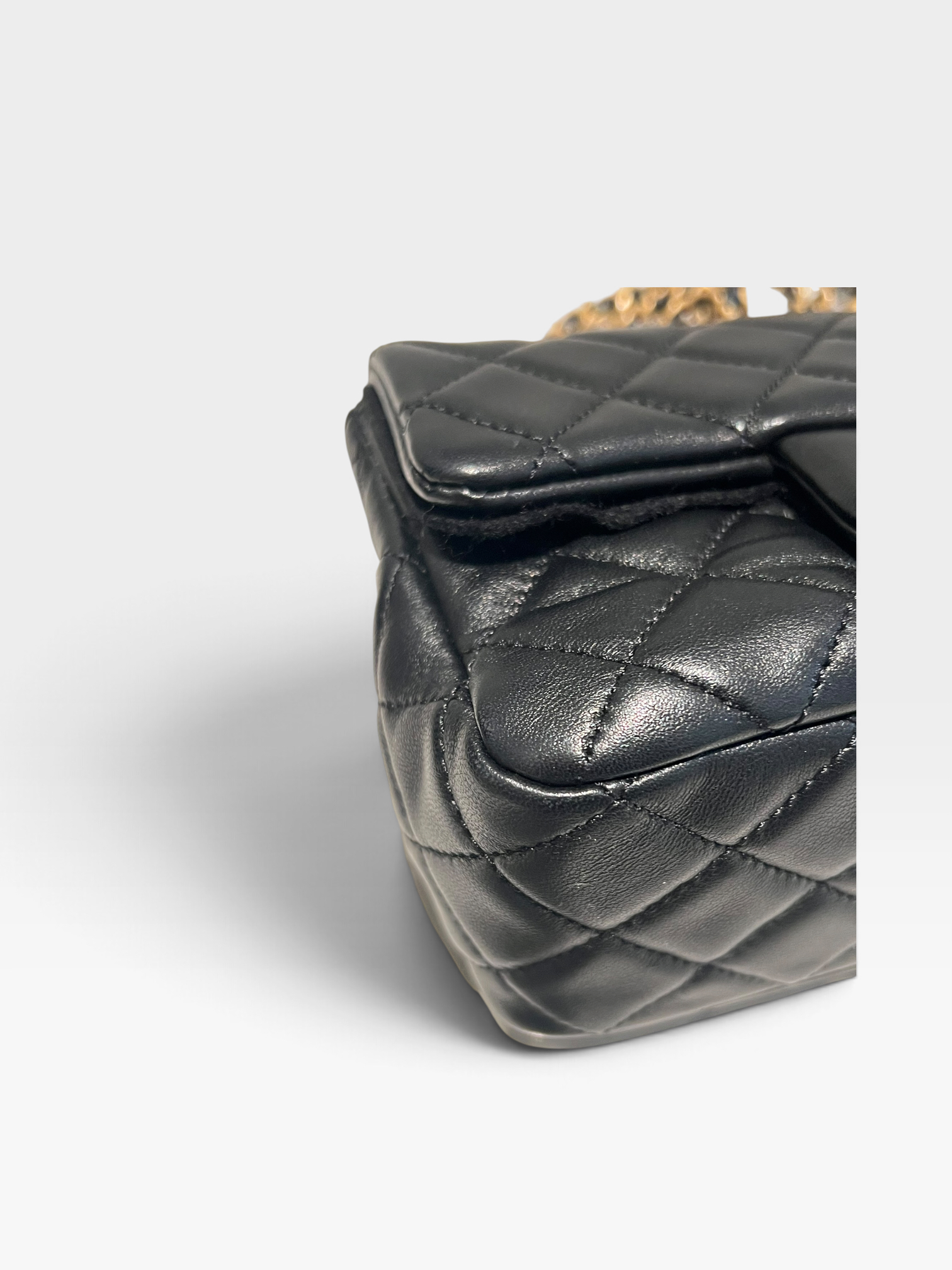 Pre-Owned CHANEL Black Quilted Square Pearl Crush Gold / Product Code: 091803