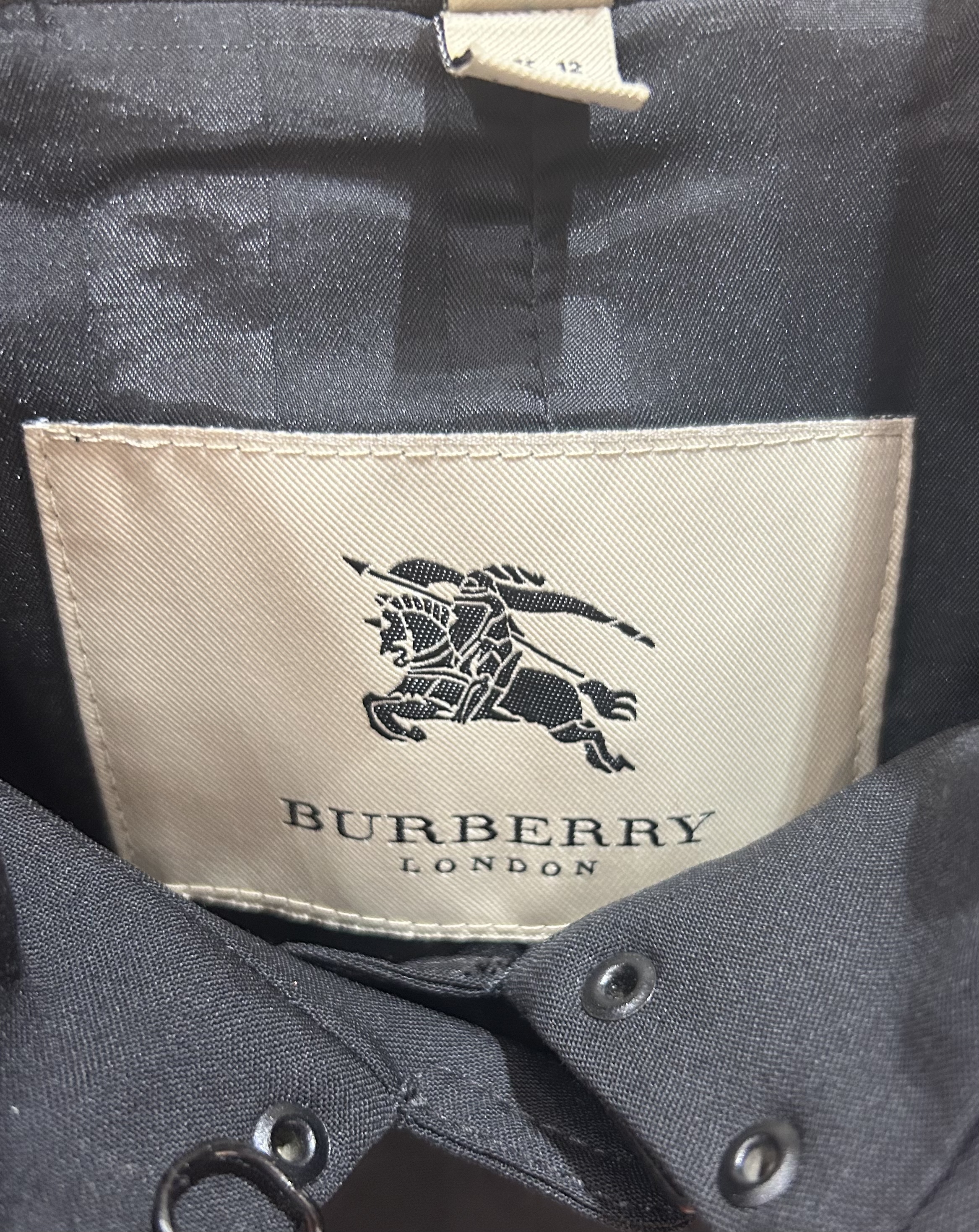 Burberry 黑色西裝褸 Size: UK12 100%Authentic ,95%new