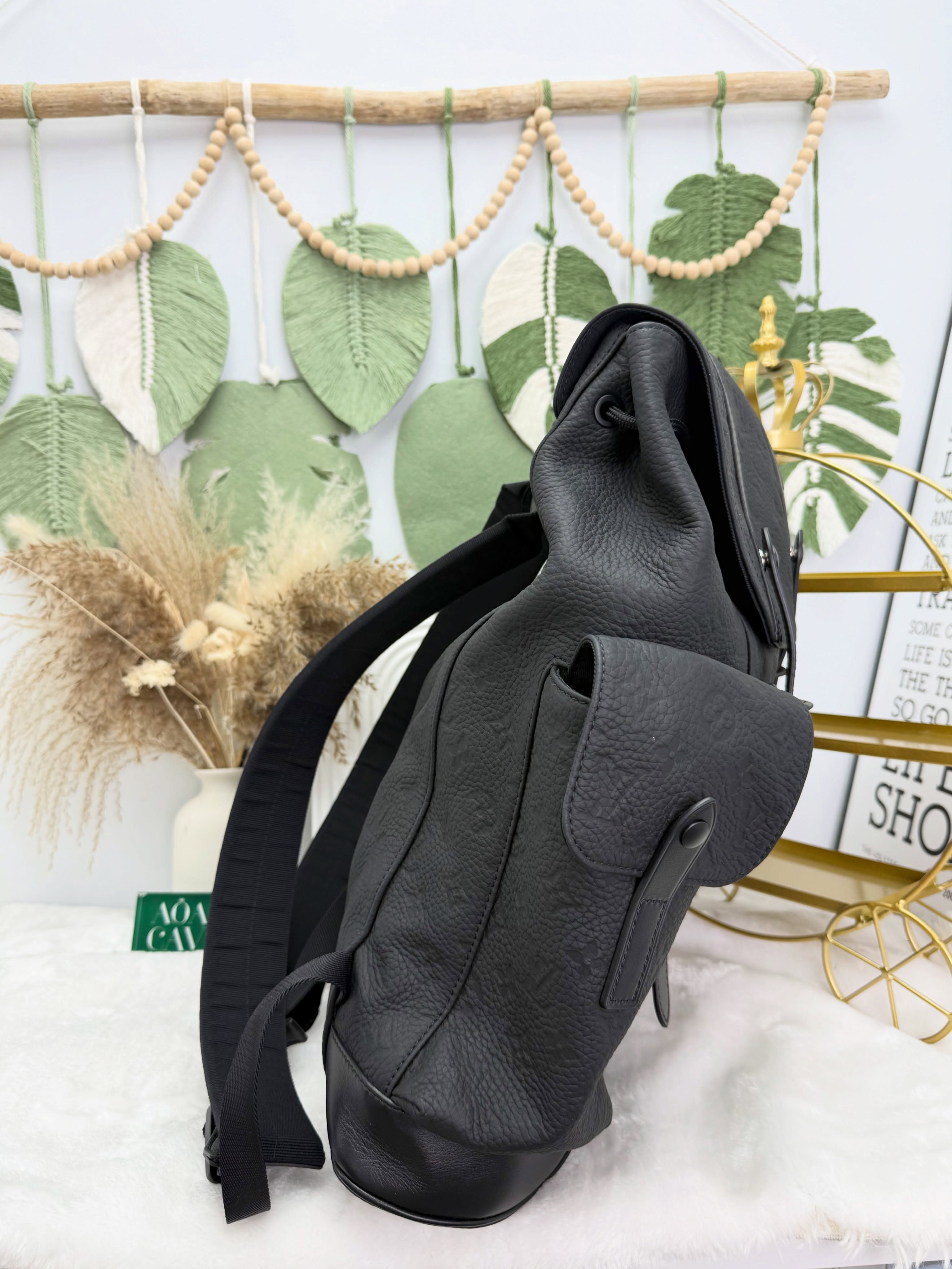 Lv👜 PRE OWNED 🛍️黑武士壓花書包 有塵袋🖤新款