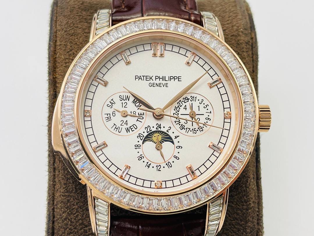 【2022诚意推荐】百达翡丽超级复杂功能系列5073P_010腕表。用心之作，细节方面： 1⃣️突破多层技术瓶颈，机芯型号为CH 29-535 升级版，质量稳定！ 2⃣️尺寸42毫米，与专柜一致。 3⃣️表圈和表耳镶103颗长形钻石。 4⃣️表带搭配意大利头层小牛皮，表扣上镶钻石更显示这块腕表的豪华气质。适合各种商务场合，简敛精致不失优雅！