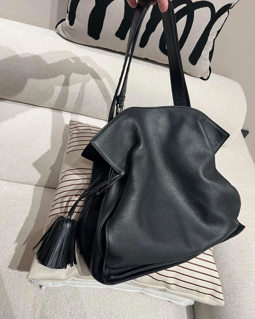 Loewe flamenco shoulder bag vintage 100%Authentic, 93%new✅塵袋