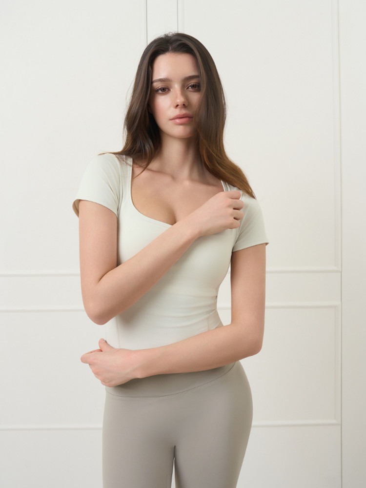 大圓領貼身Pad Top 預購_Heart Square Neck Short Sleeves by Grandeline