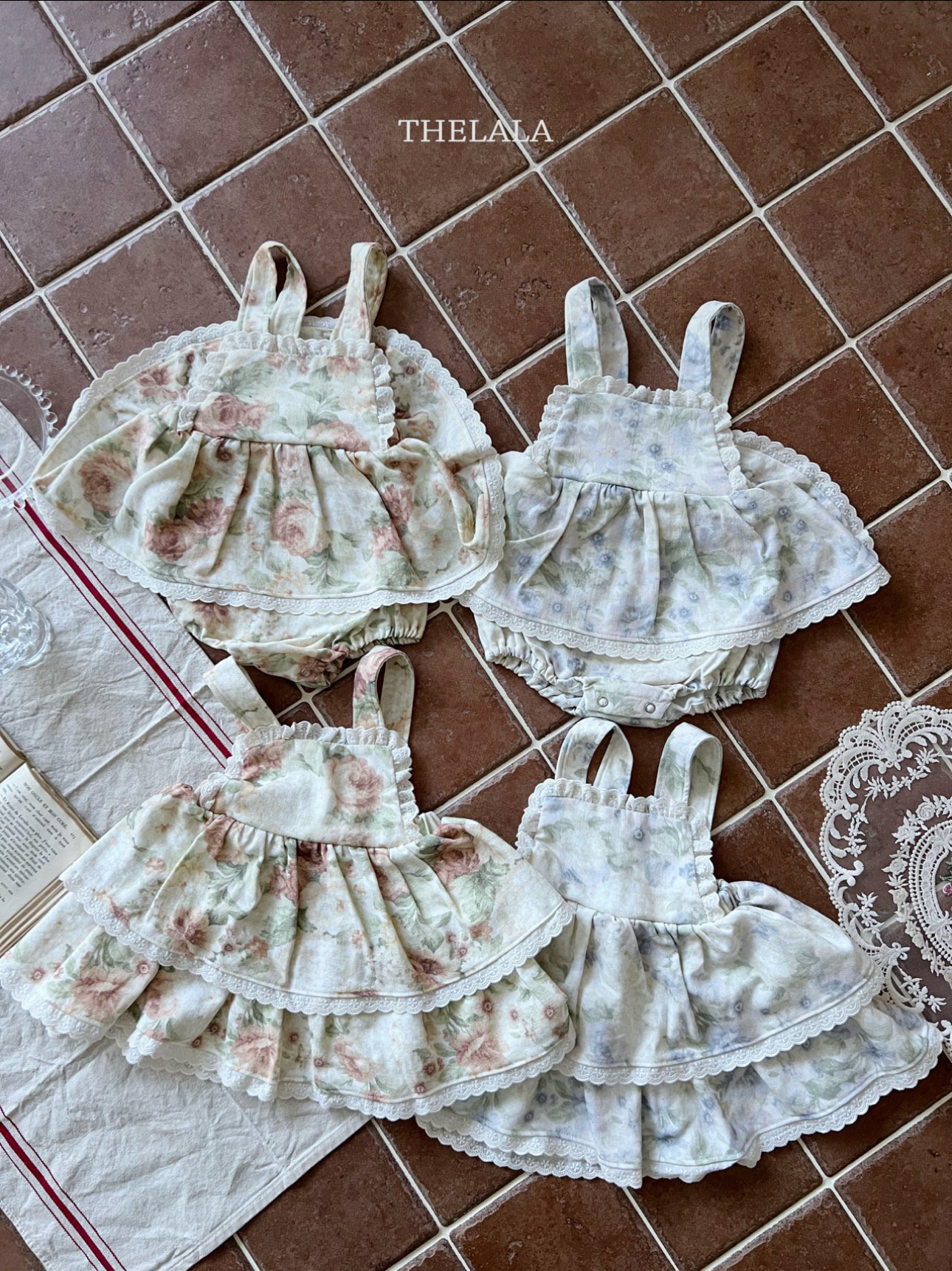 🌸預訂 韓國直送🌸🇰🇷THELALA兩色花卉滿印蕾絲花邊吊帶包屁裙