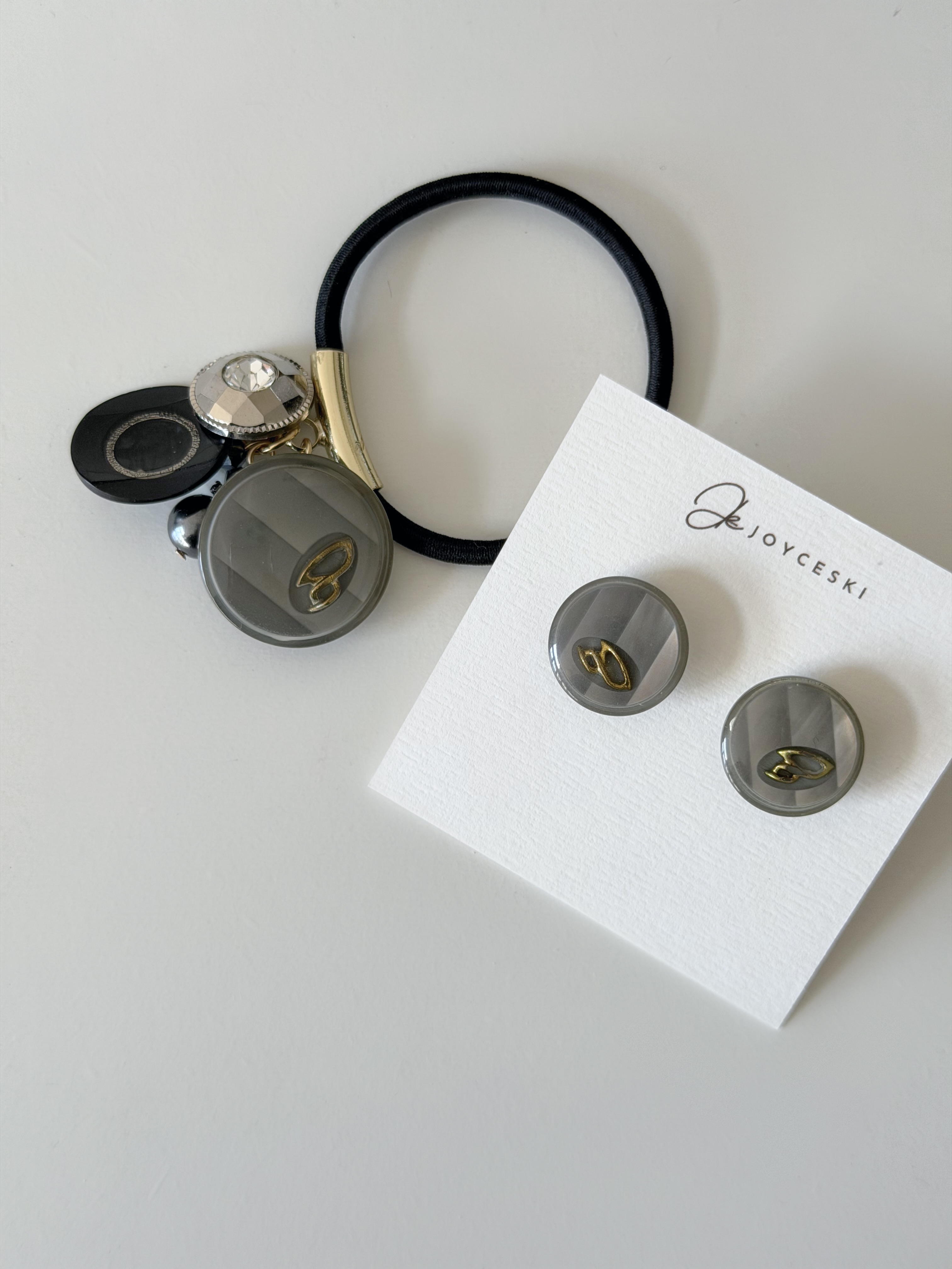 日本鈕扣耳環/暗間淺灰