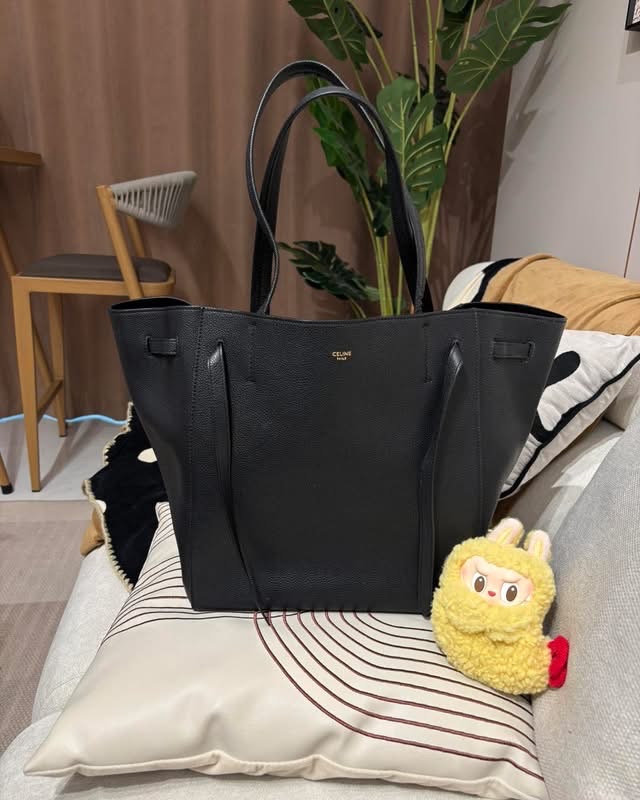Celine Cabas Phantom small Tote Bag Calfskin 黑色牛皮皮革肩背袋  100%Authentic, 93%New ✅Dust bag