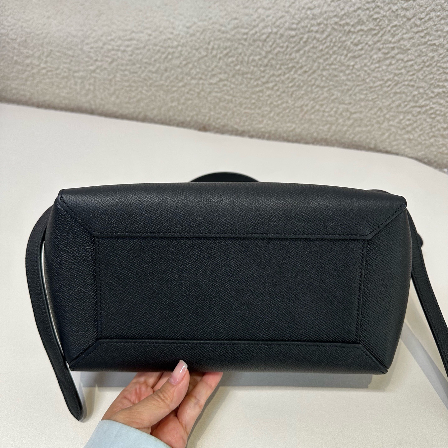 【預訂貨品】Celine Micro 黑色牛皮鯰魚包