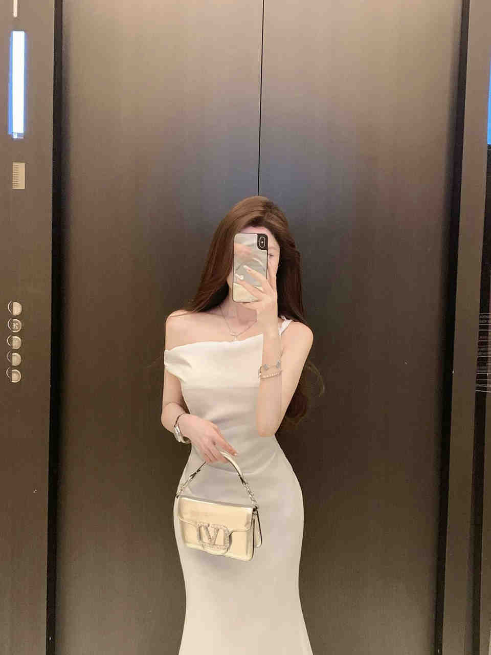 DR388斜肩缎面长裙