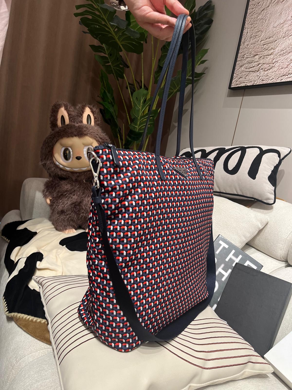 Prada 2way Bag nylon 100%Authentic, 98%new ✅ certificate card