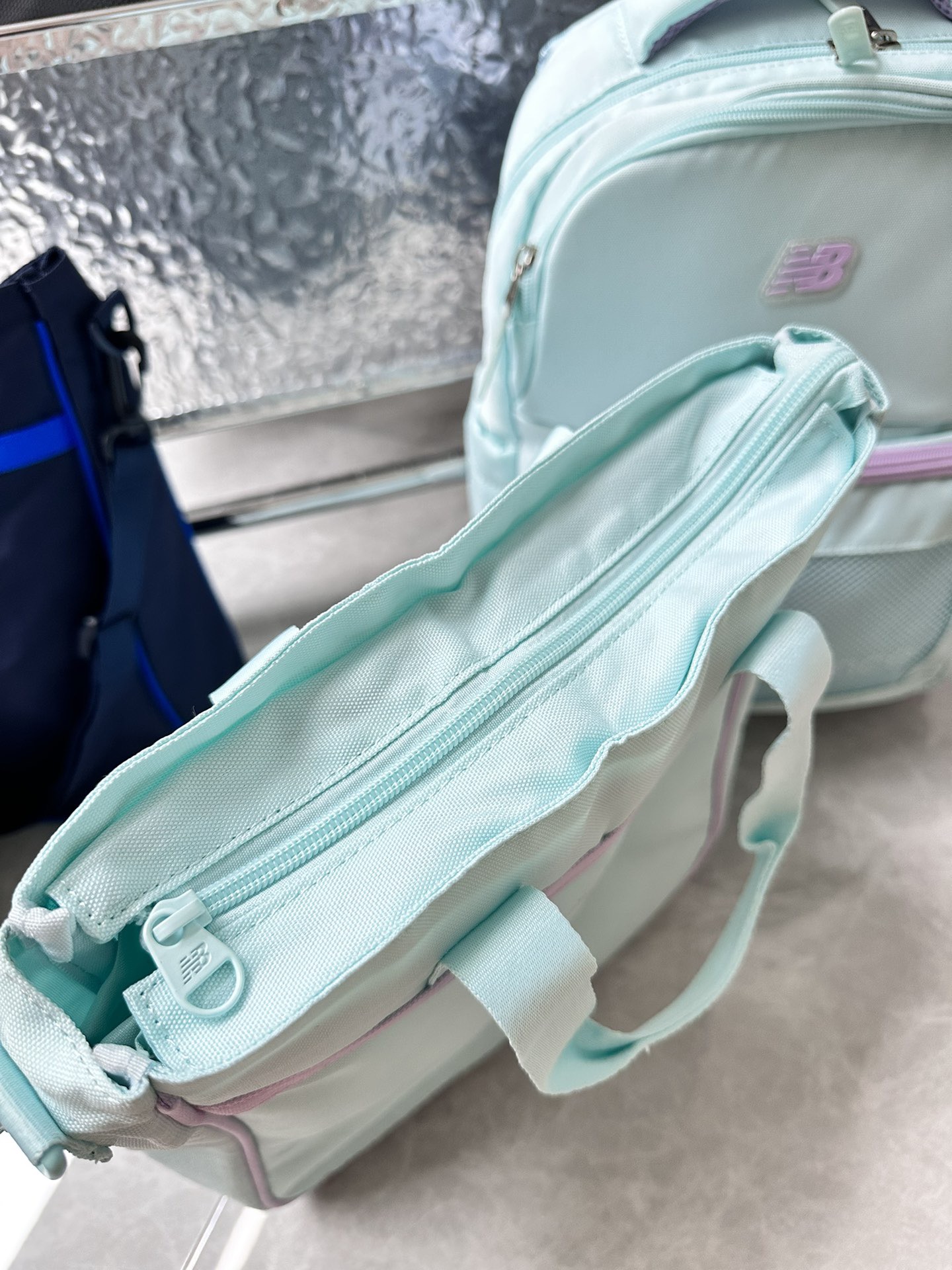 3色選擇$250/4件套。🎒 BBNB 小學生減壓書包四件套 🎒