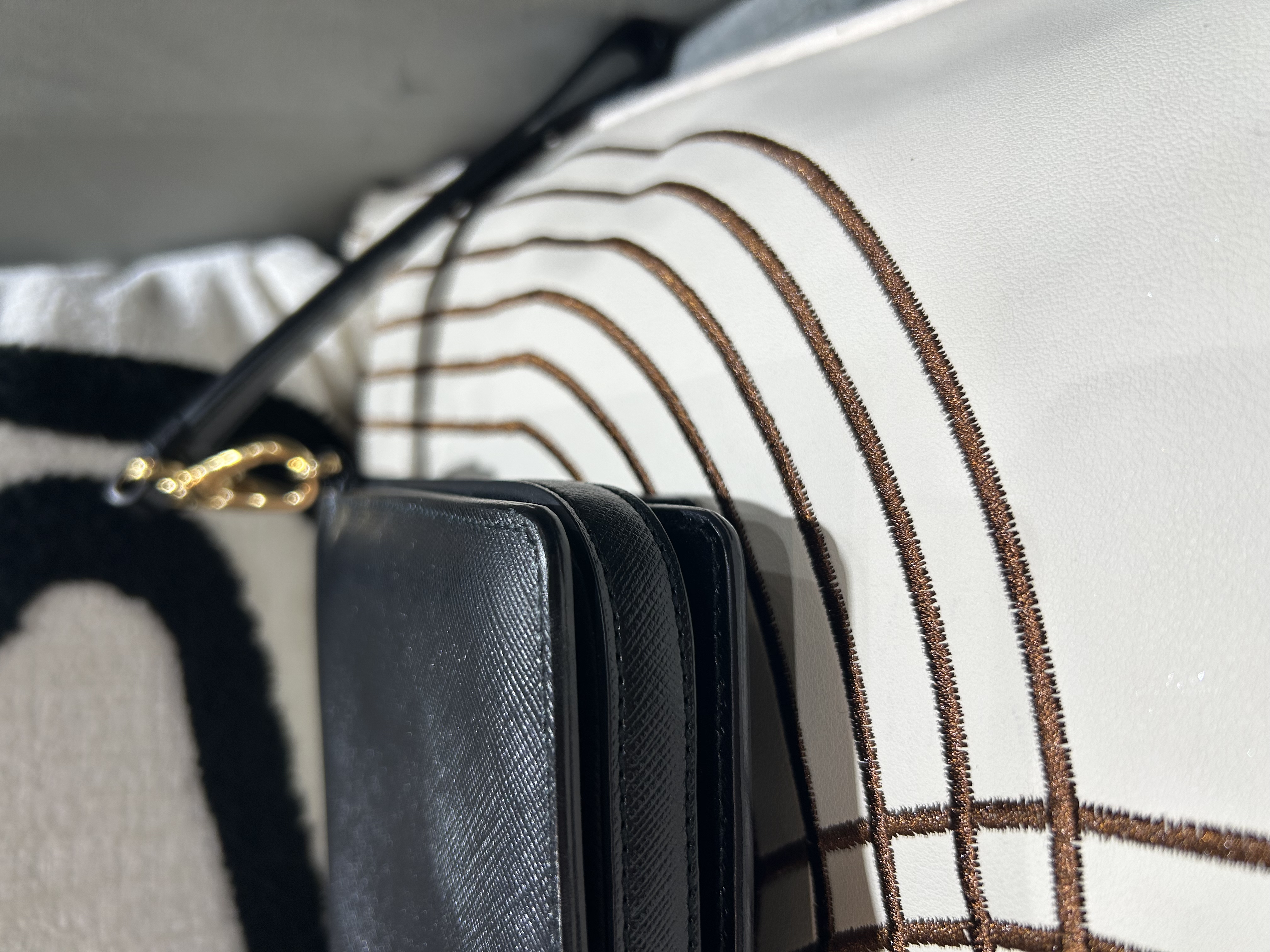 SALVATORE FERRAGAMO Miss Vara Clutch 黑色十字壓紋皮革Black Saffiano Leather 100%Authentic, 98%New ✅Dust bag