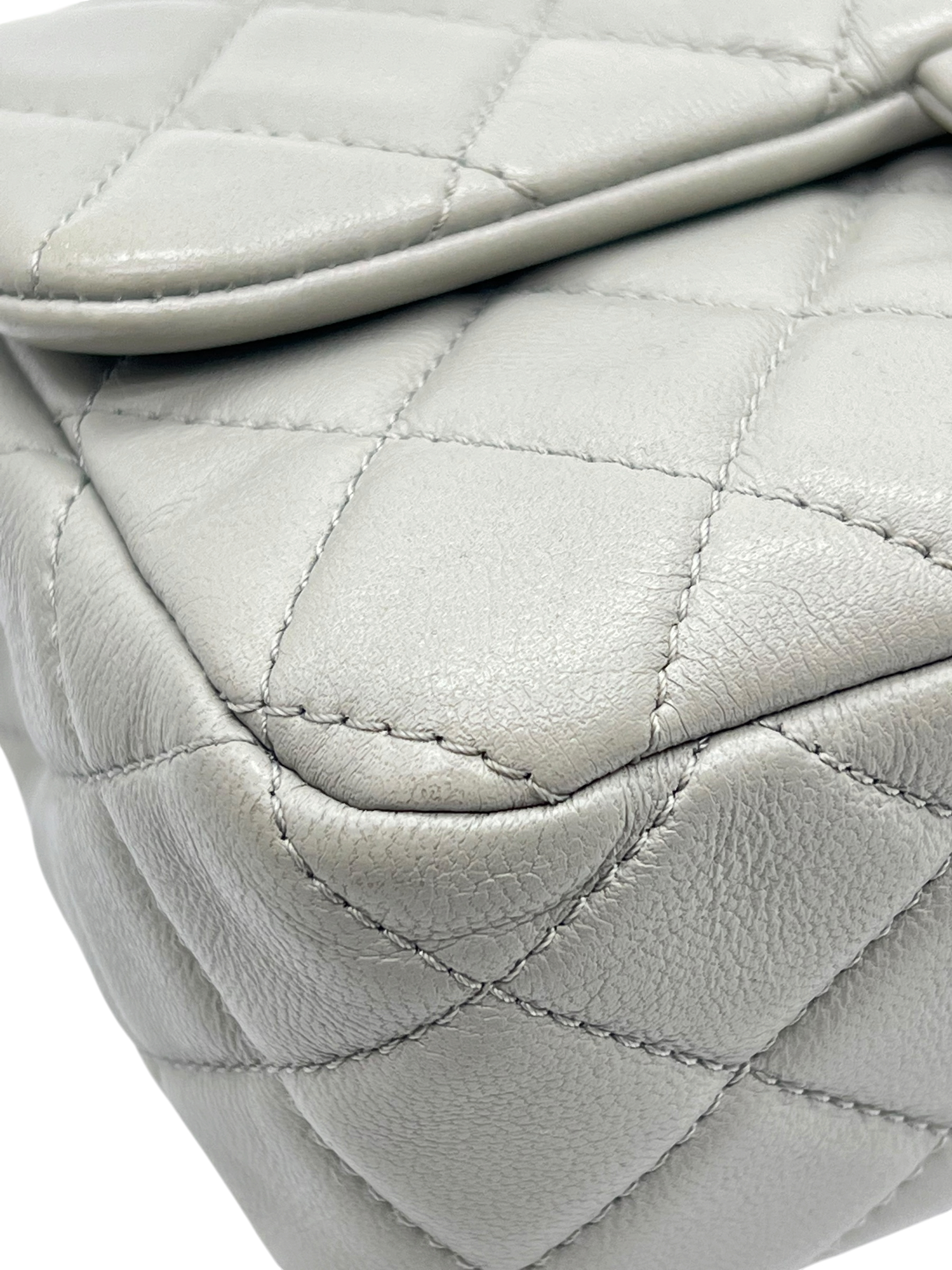 Pre-Owned CHANEL Mini Flap Bag / Product Code: 26052807