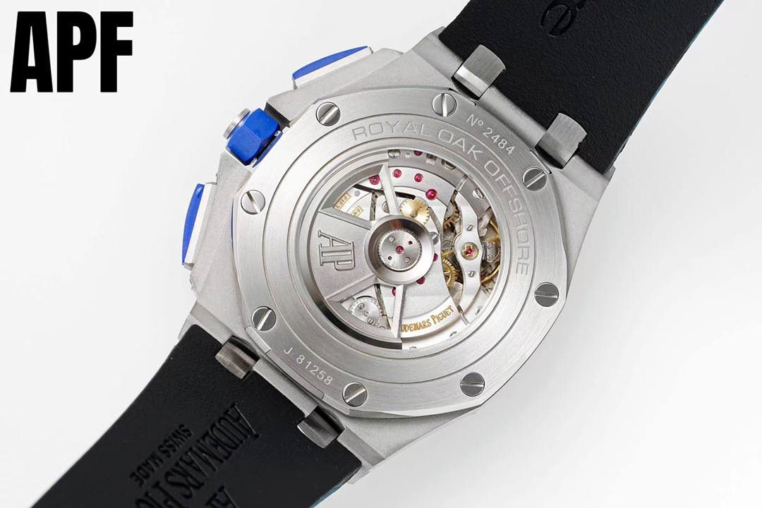 全新升级“夏日爆款”爱彼皇家橡树离岸型26470系列42Mm腕表 秒杀市面上所有版本“封顶之作 杜绝一眼假”在原有的基础上 潜心研发 突破壁垒 “打破原装封锁技术，同步原装独家计时码表款可松动头粒”使上手最大程度贴合手腕，大大提高了佩戴的舒适 同时也杜绝一眼假的尴尬处境。APF厂真正做到从每一个喜欢手⌚️的表友角度考虑 1. 表壳与圈口的选料，使用进口的氧化锆，无需任何颜料，以超高的压力与超高的温度锻造，形成超高密度的彩色陶瓷 2.采用最新CNC级别的打磨技术，将整个表壳的个个角度完美处理，3.每颗六角螺丝都与表框处于同一平面上，不接受一丝一毫的凸显与凹陷，真正诠释了何为顶级复刻艺术 4.表盘以爱彼经典的大格纹为背景，层次分明的方格排列，经过完美打磨，将匠人的工艺体现的淋漓尽致 5.镜面采用双面蓝宝石镜片，天然橡胶皮带，6.机芯采用原装3126的计时机芯，十二位的小秒，6点钟位和九点位的12小时计时与30分钟计时，完美的还原了原版的所有功能，每块手表APF厂都经过人工QC确保机芯的稳定性，真正做到无可挑剔欢迎各位 表友鉴赏🔥‼️