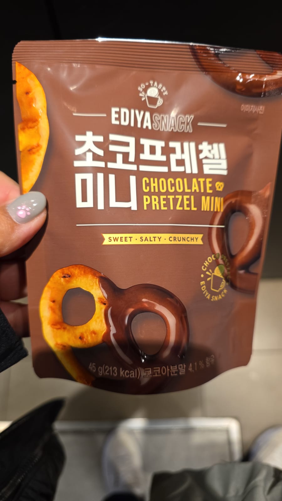 Chocolate pretzel mini