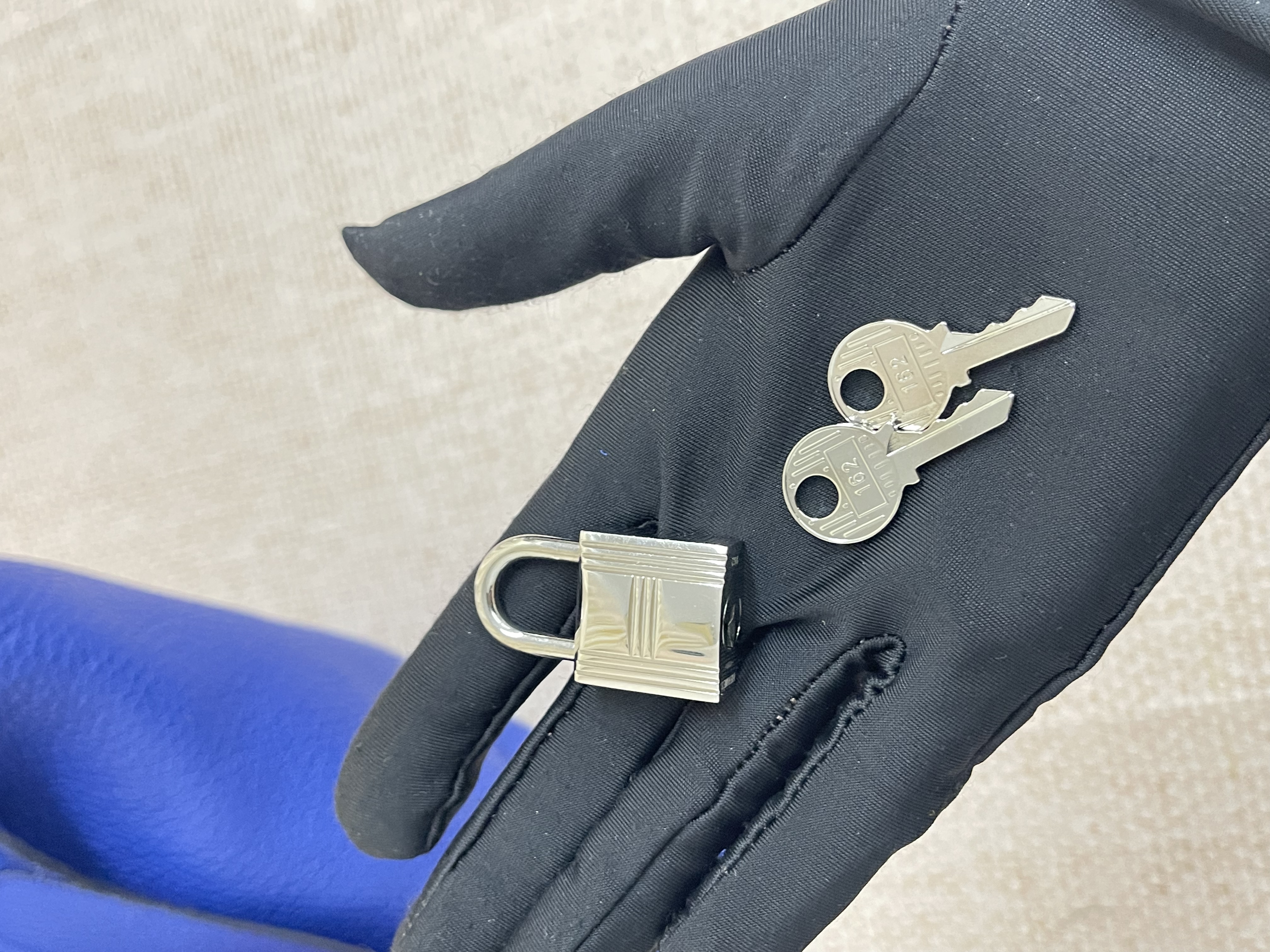 Pre-owned Hermes P22 / Stamp U/ Product Code: 26041509