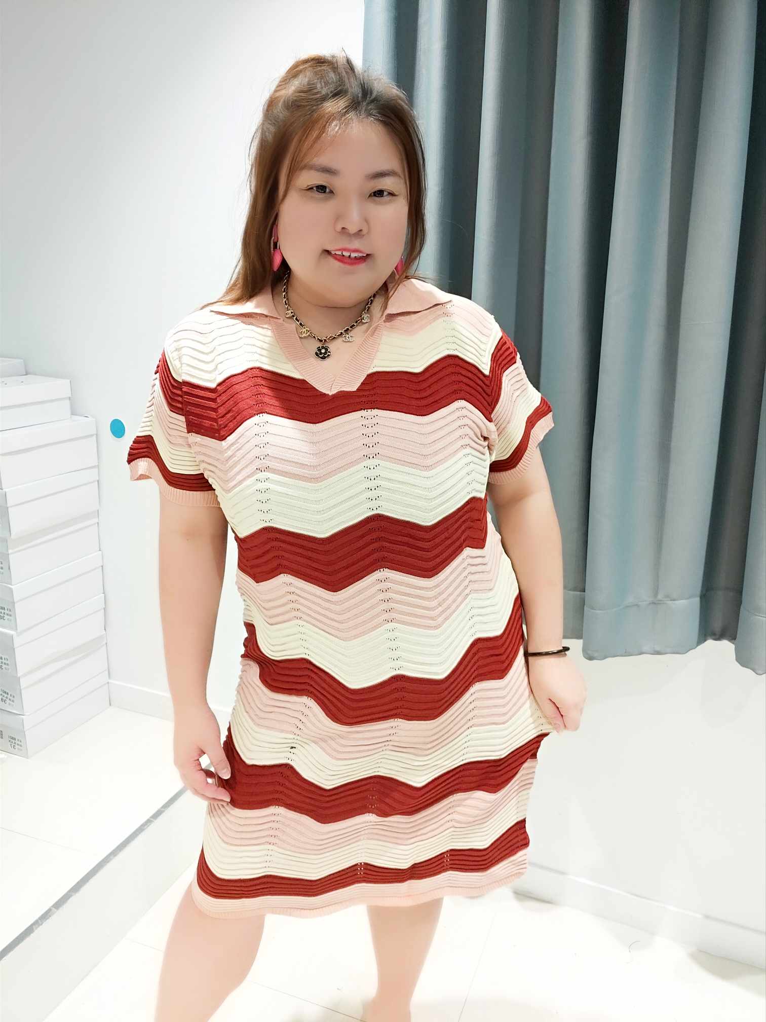 DOA16 有领小V拼色针织连衣裙