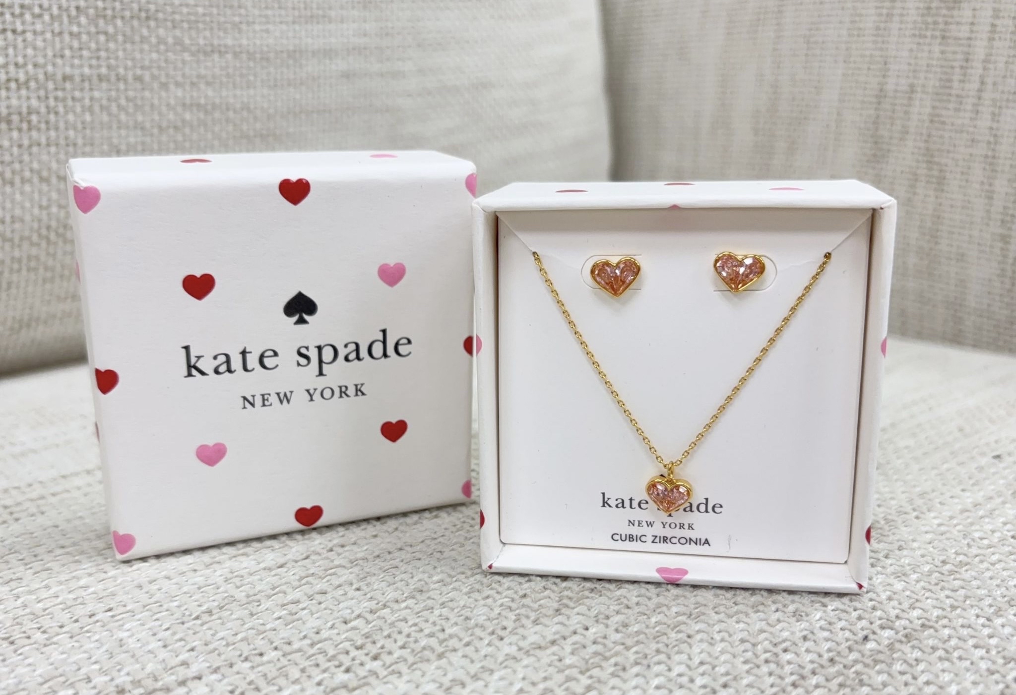 （約4月上旬到貨）🌈 Kate Spade 心心耳環頸鏈套裝💕