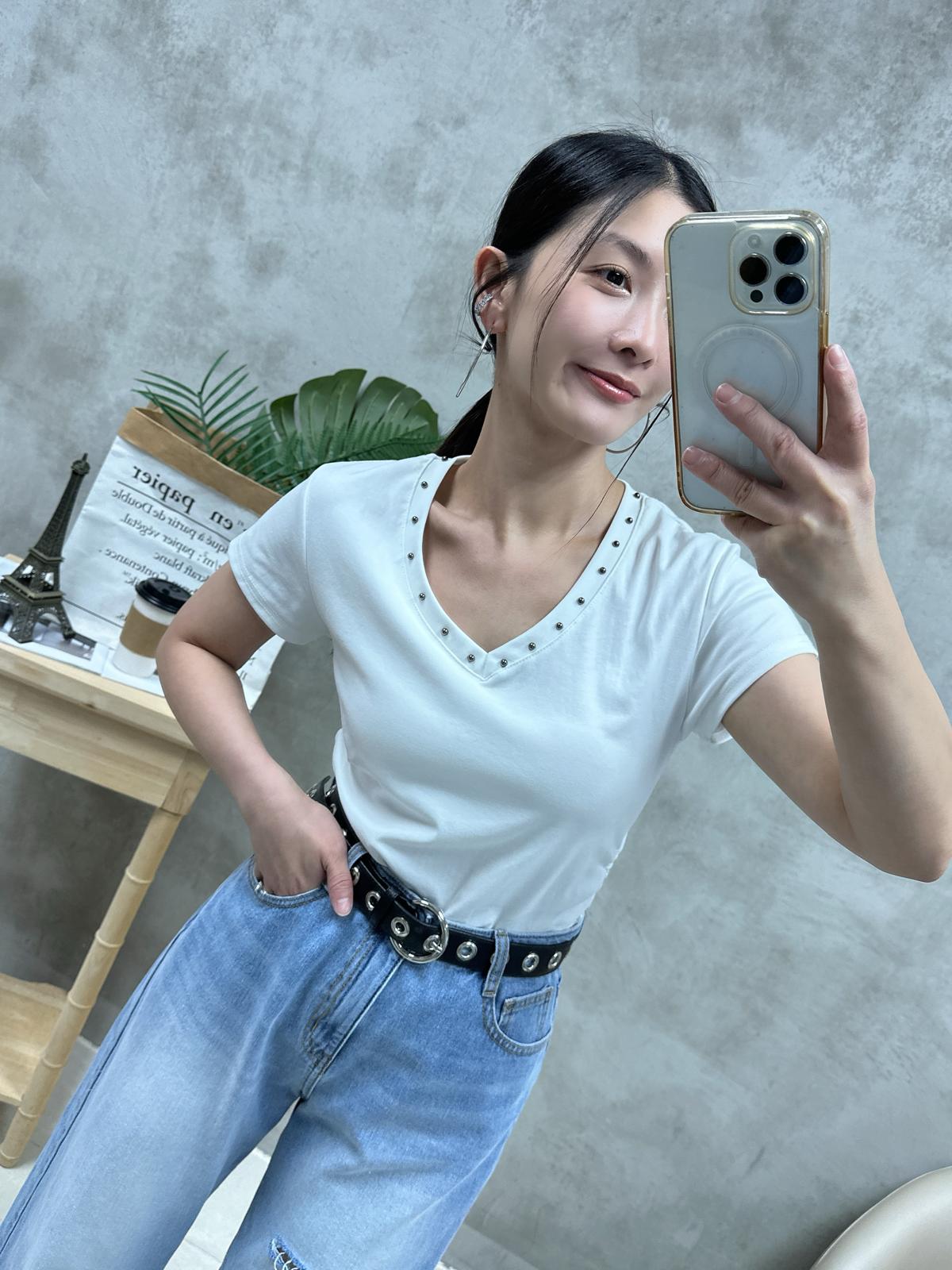 S02 V領鍋釘Tee