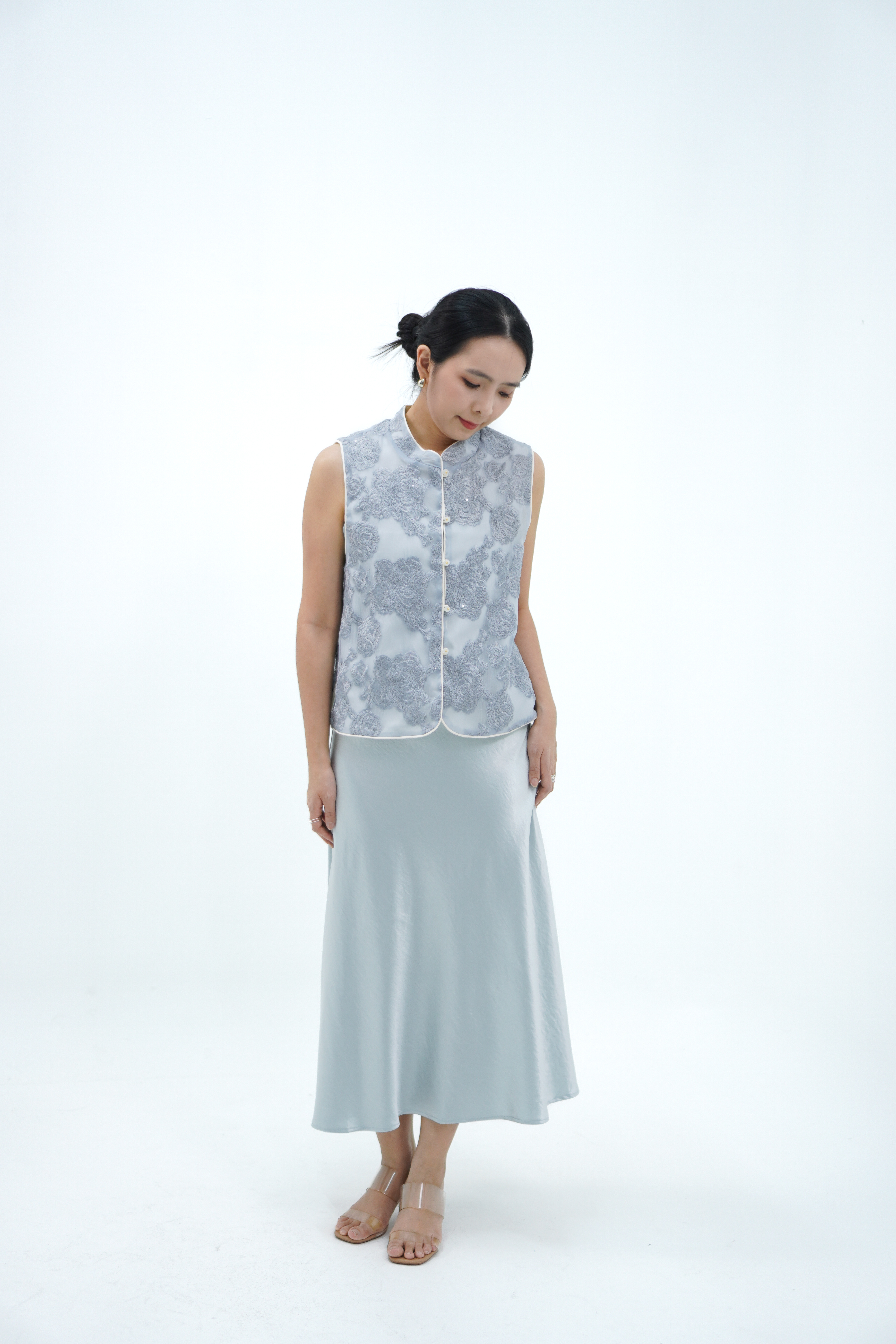 精致刺绣提花亮片马甲