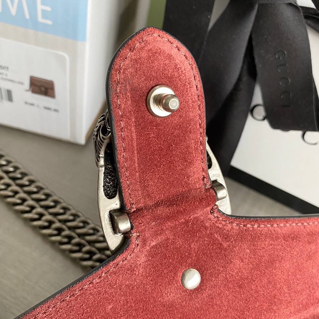 👜独家特级正品品质 g的经典之作，新包装！421970小号酒神包，20165cm！颇具结构感的迷你包，高级人造革花朵图案中配以织纹虎头马刺扣滑动链条包带有多种背法，可在肩背和手提之间自由转换. 附带️全套最新绿色系列环保包装✨🔥