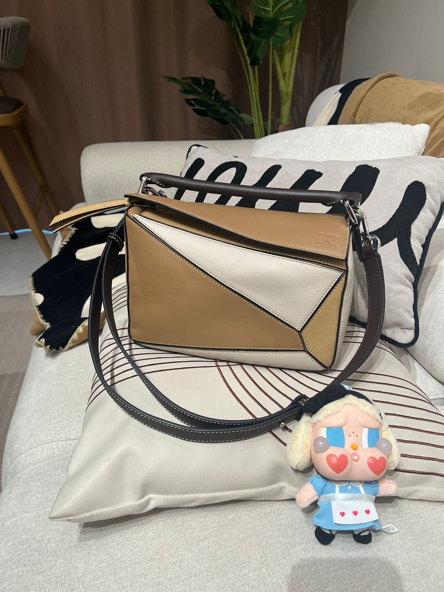 Loewe puzzle small calfskin  100%Authentic ,95%new  ✅ booklet ✅dust bag