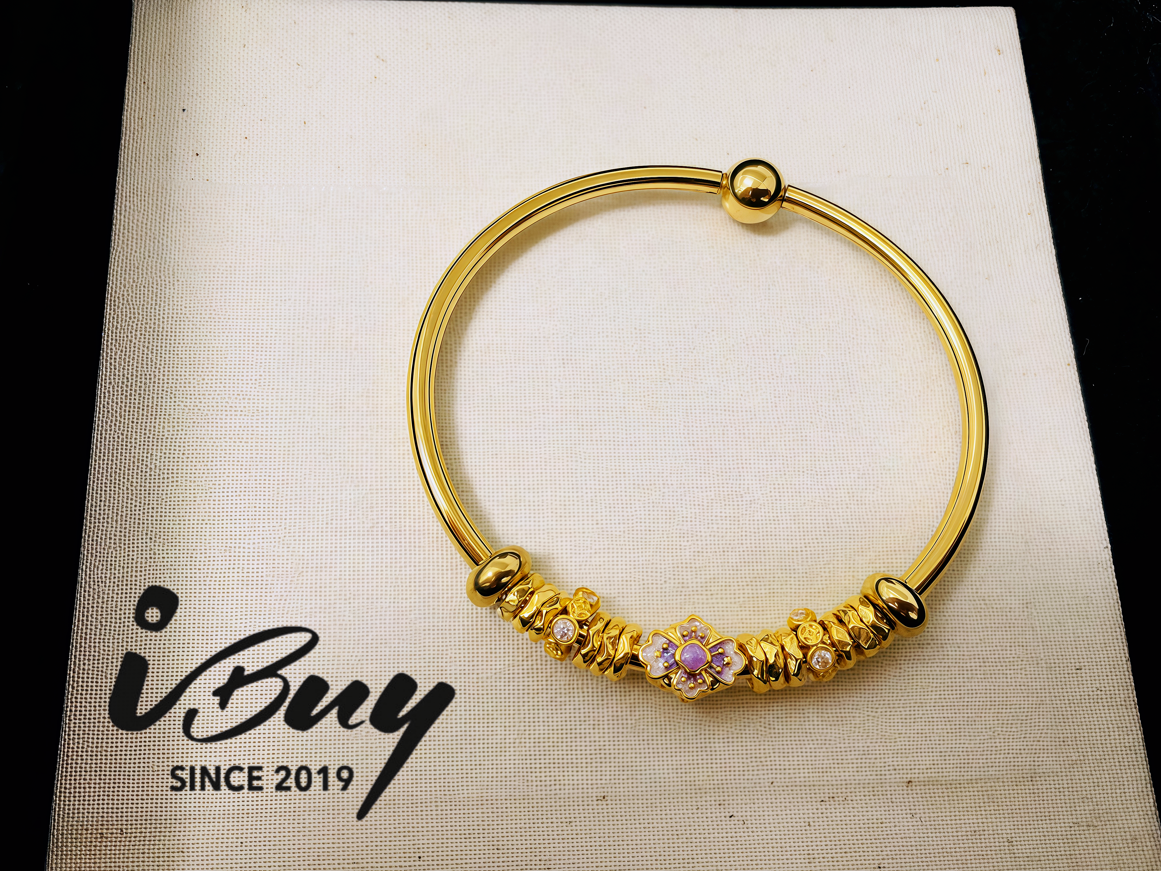 999 GOLD ENAMEL PURPLE FLOWER WITH HAMMERED COIL SPACER BEAD BANGLE 999 金 珐琅紫花盘缠手镯