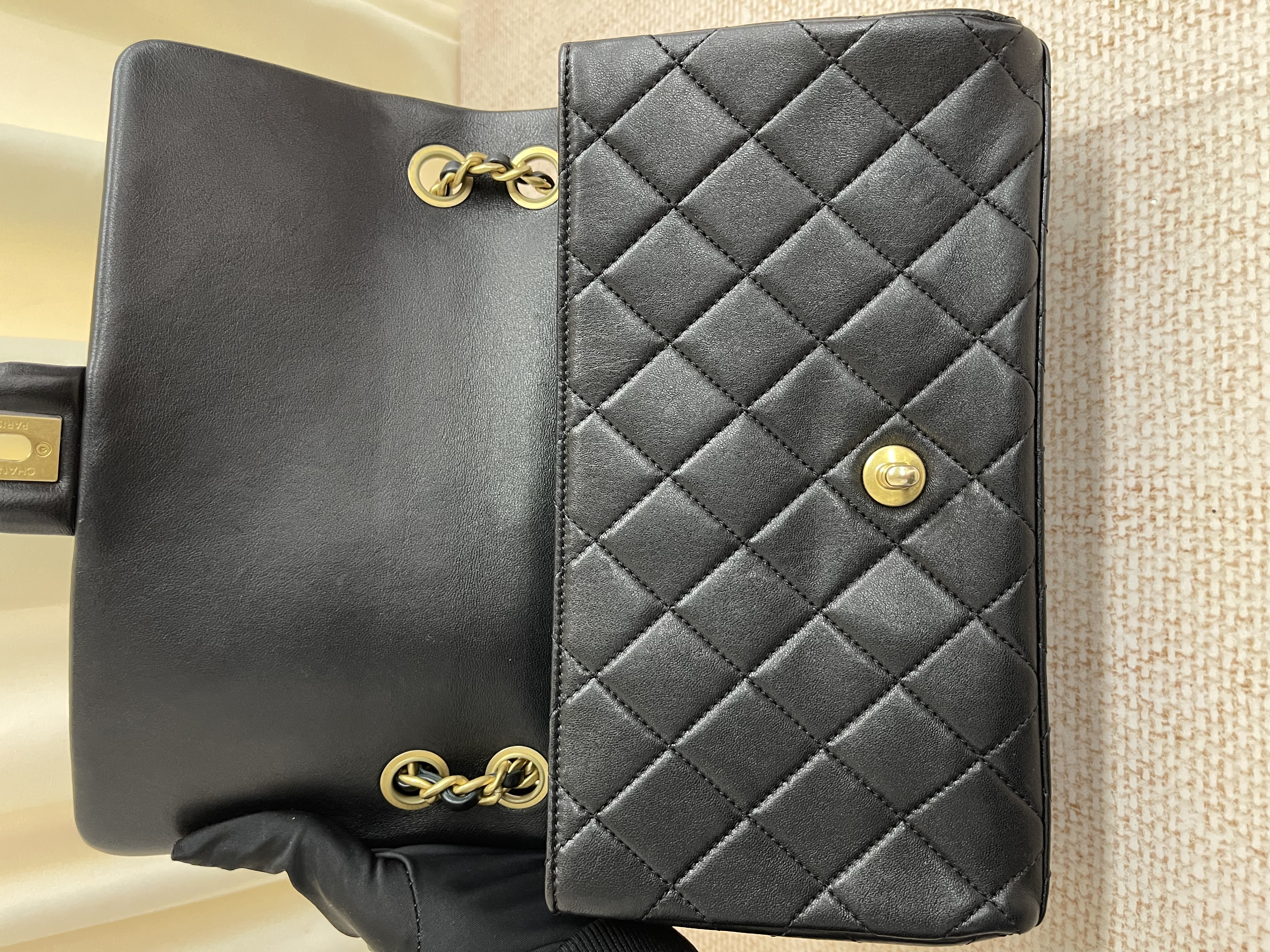 Pre-Owned CHANEL 23P Logo Letters Flap Bag / Product Code: 26022201