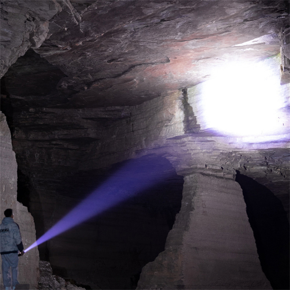 充電變焦強光手電筒 含電池 1x 18650 UB0274